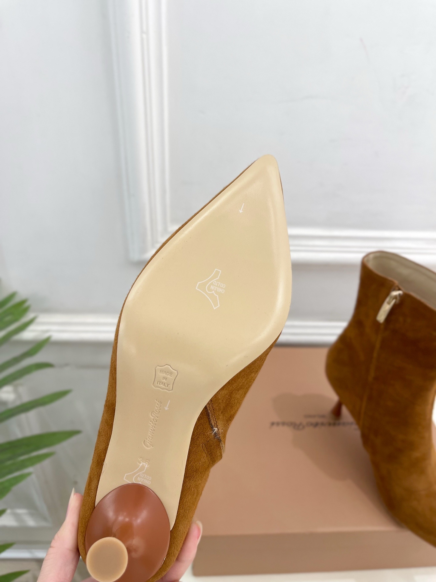 Gianvito Rossi|吉安维托·罗西 25𝐬𝐬2025秋冬新品 GR侧拉链尖头高跟短靴 火爆上新