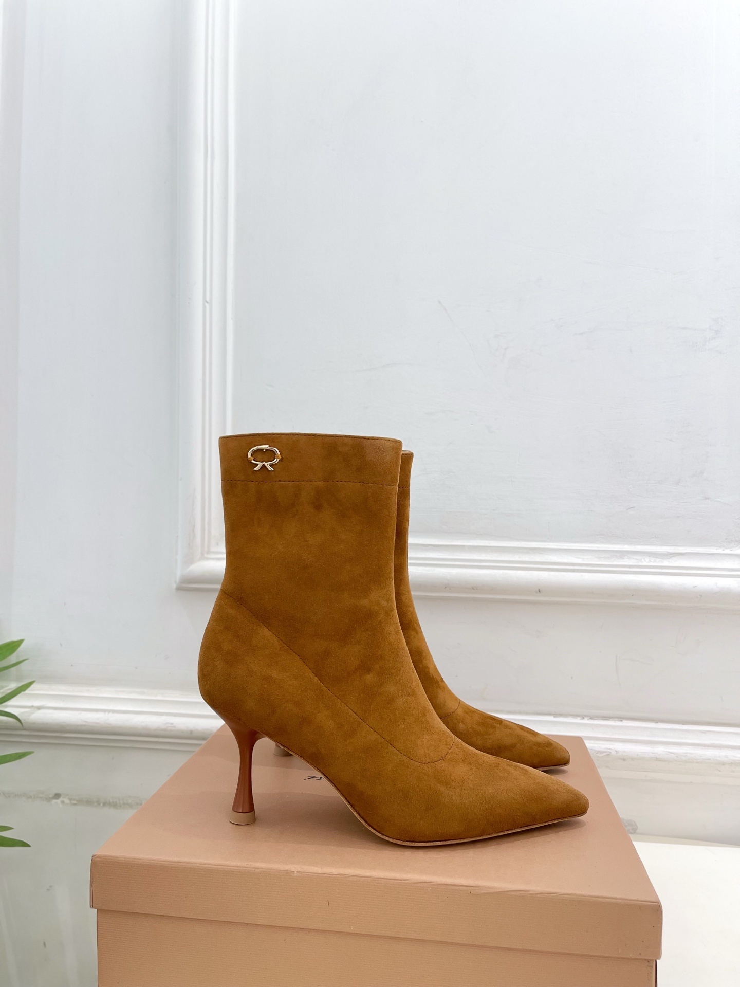 Gianvito Rossi|吉安维托·罗西 25𝐬𝐬2025秋冬新品 GR侧拉链尖头高跟短靴 火爆上新
