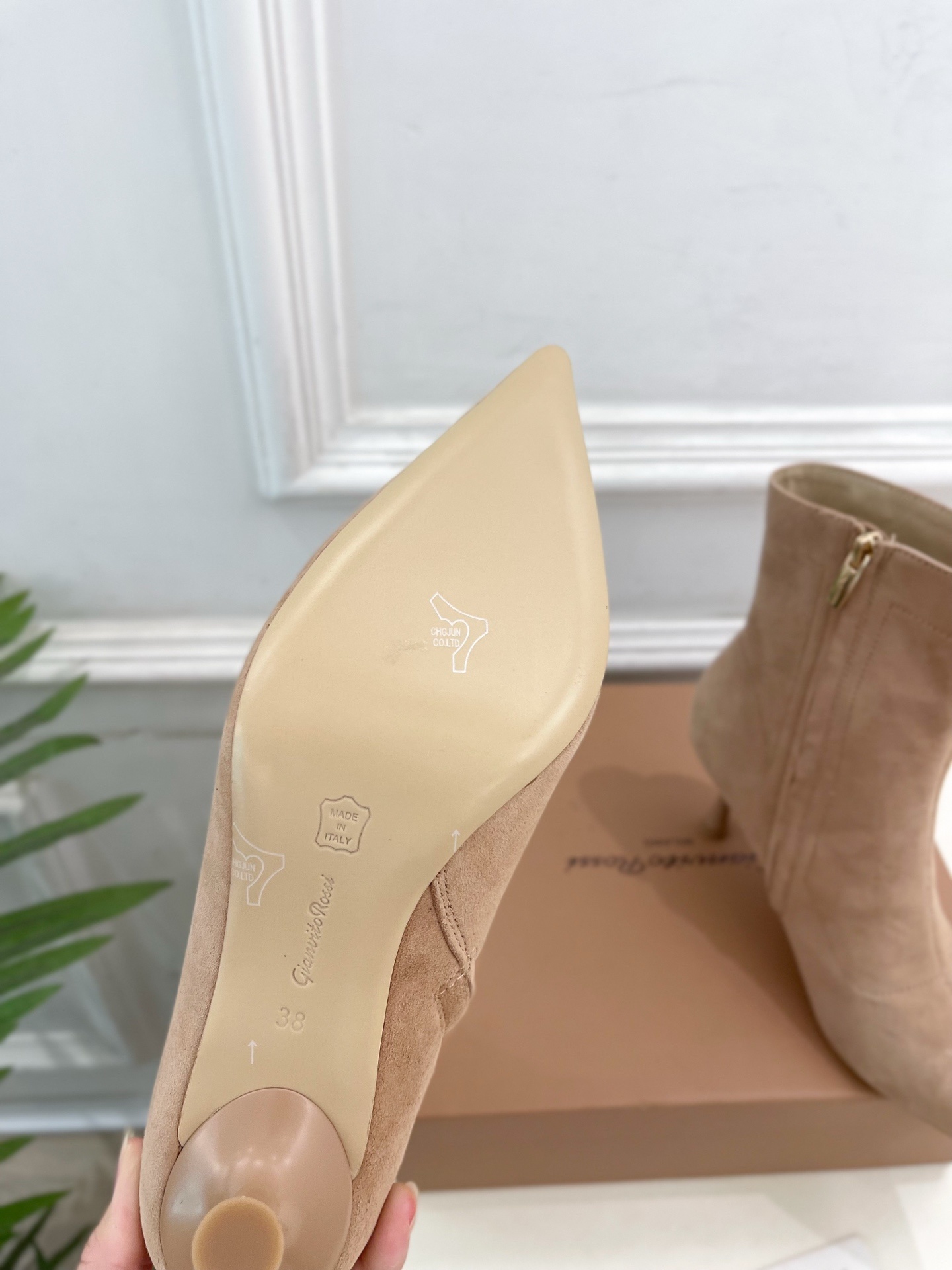 Gianvito Rossi|吉安维托·罗西 25𝐬𝐬2025秋冬新品 GR侧拉链尖头高跟短靴 火爆上新