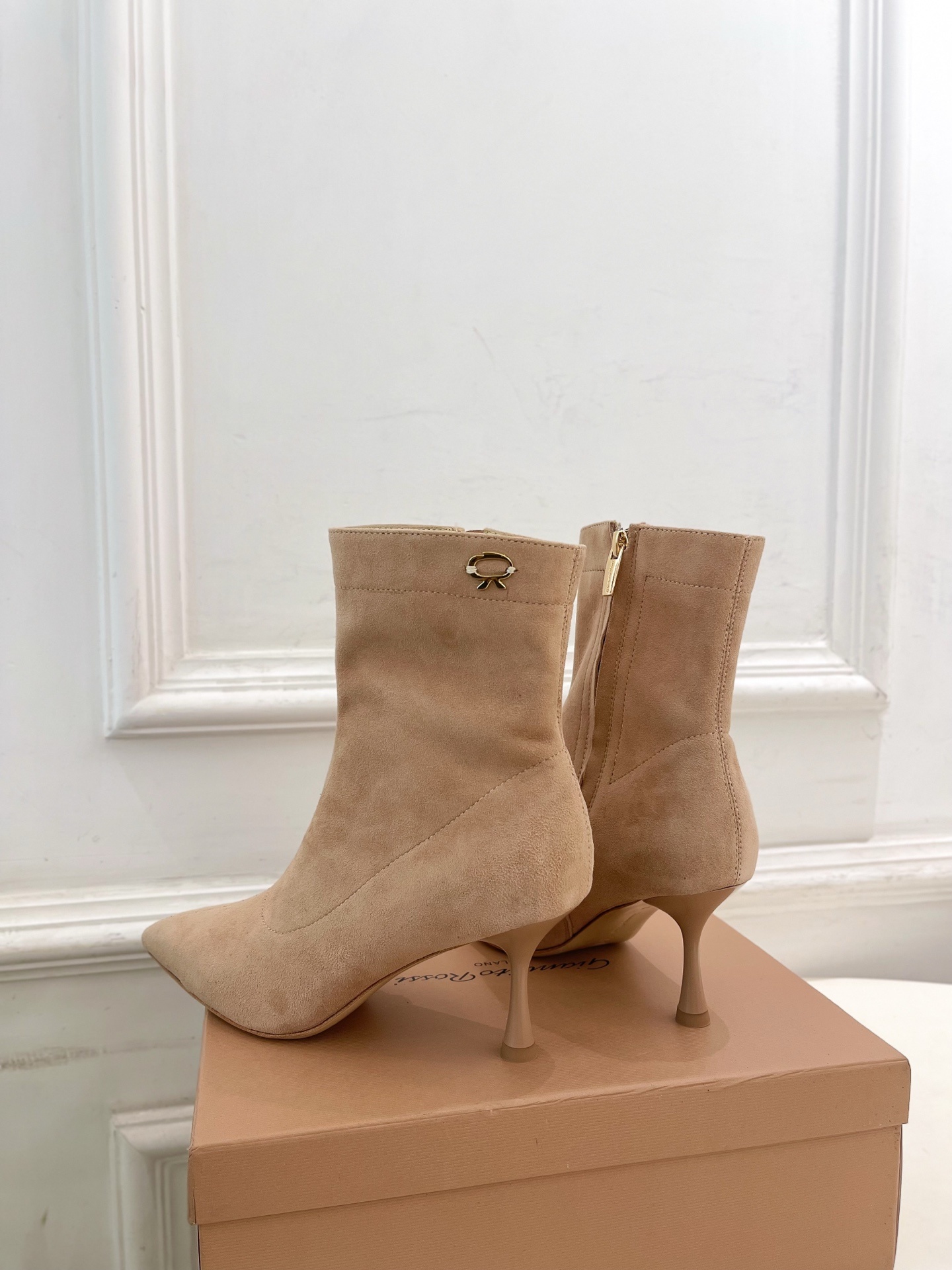 Gianvito Rossi|吉安维托·罗西 25𝐬𝐬2025秋冬新品 GR侧拉链尖头高跟短靴 火爆上新