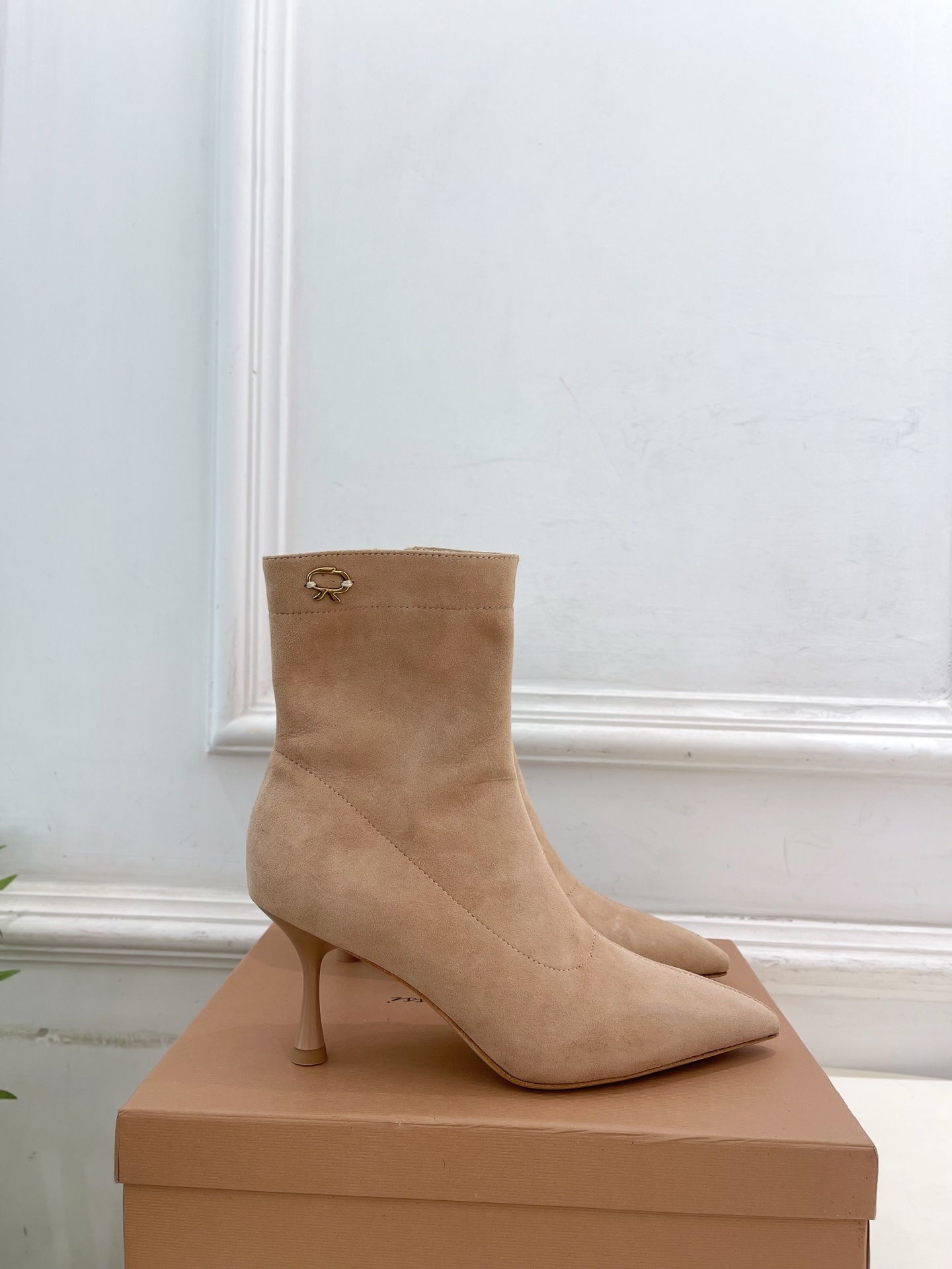 Gianvito Rossi|吉安维托·罗西 25𝐬𝐬2025秋冬新品 GR侧拉链尖头高跟短靴 火爆上新