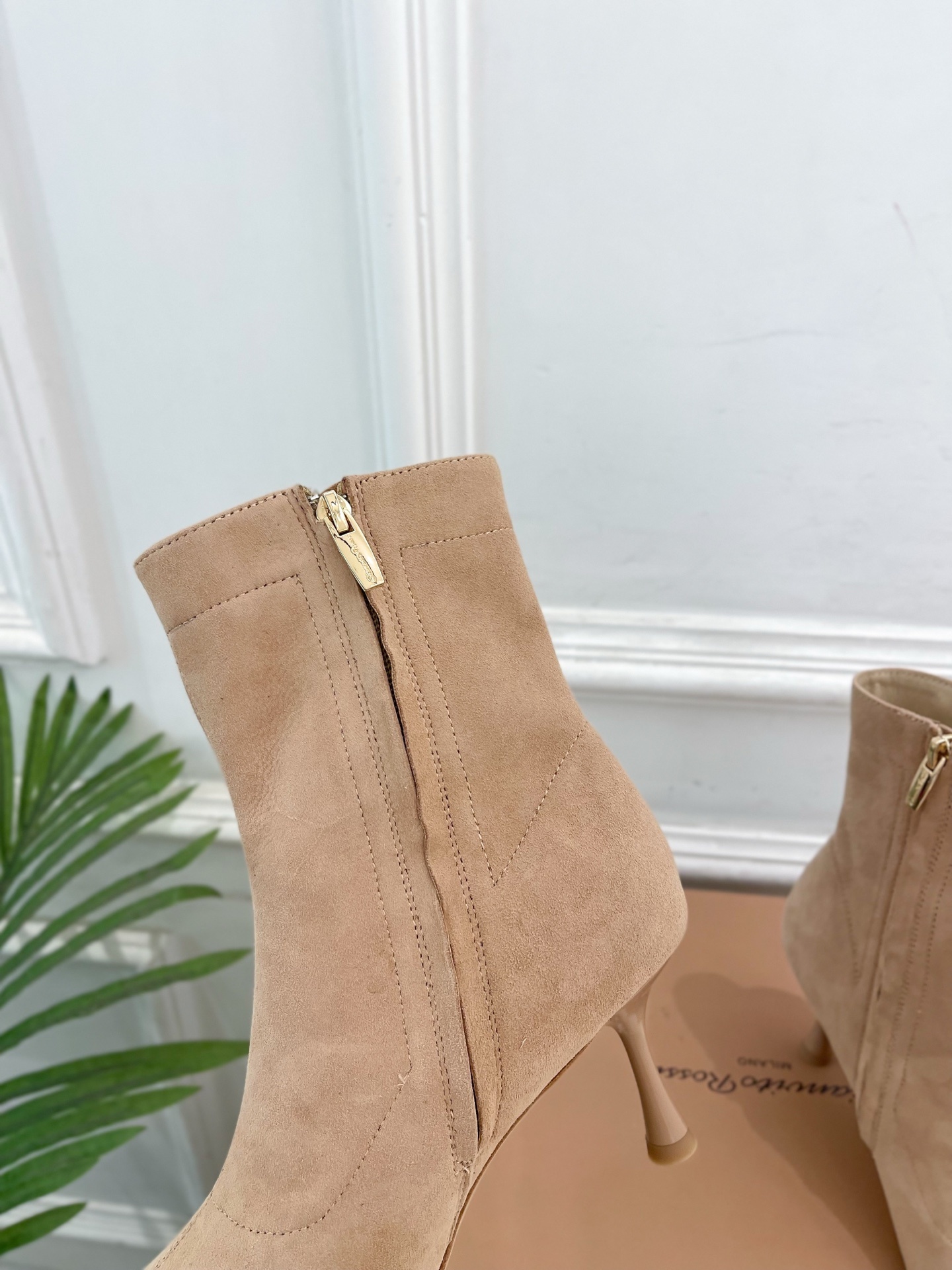 Gianvito Rossi|吉安维托·罗西 25𝐬𝐬2025秋冬新品 GR侧拉链尖头高跟短靴 火爆上新