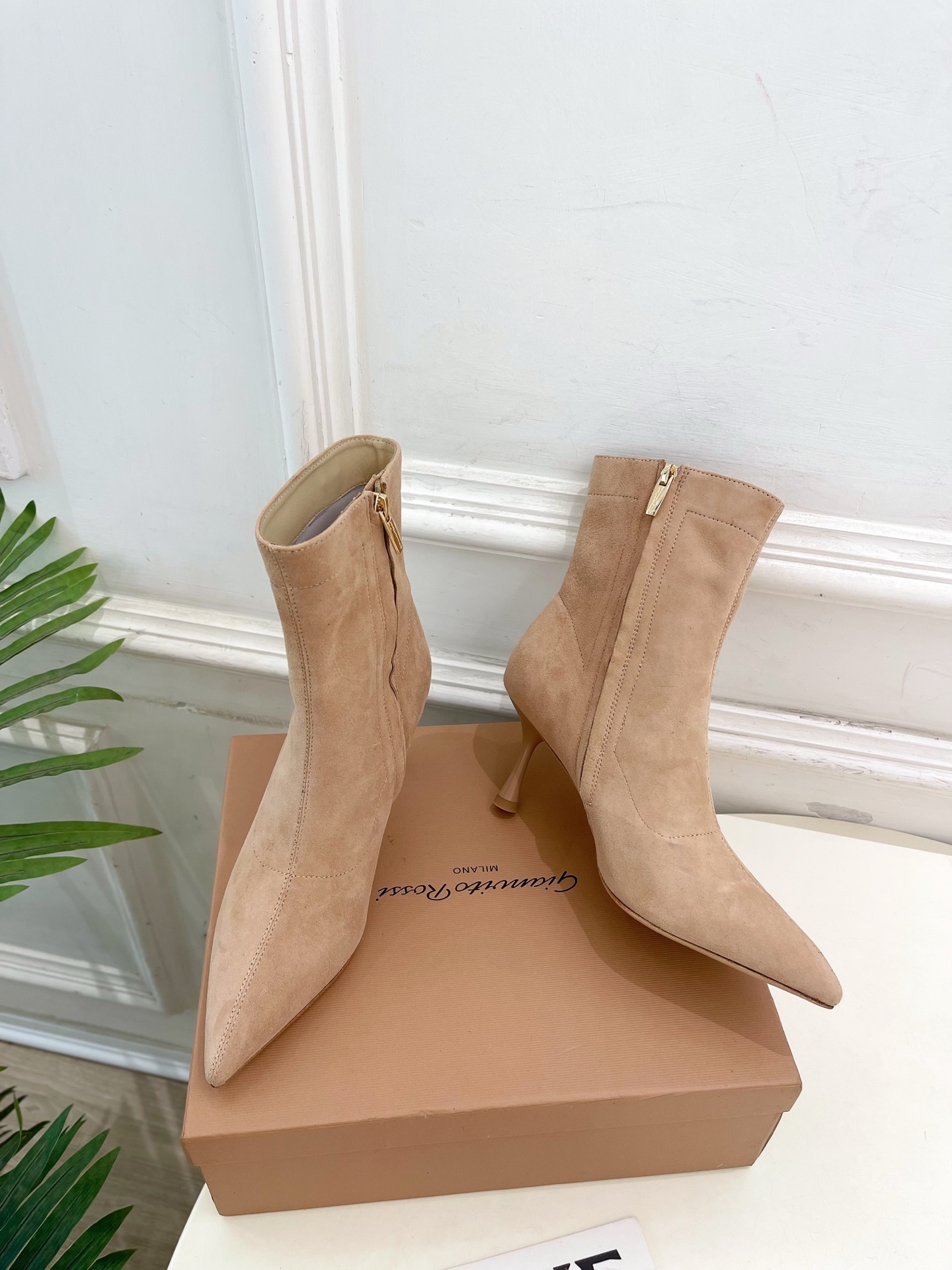 Gianvito Rossi|吉安维托·罗西 25𝐬𝐬2025秋冬新品 GR侧拉链尖头高跟短靴 火爆上新