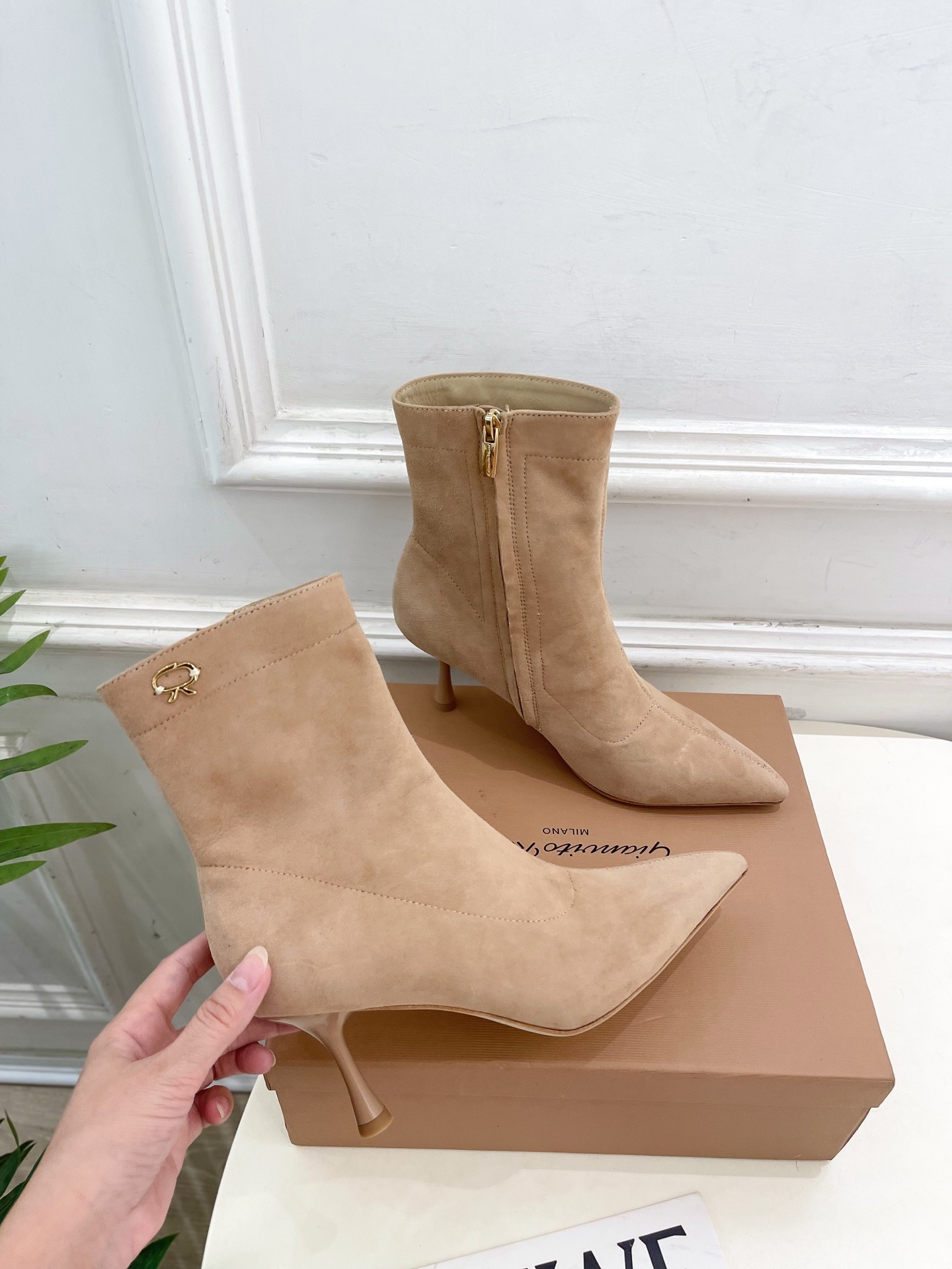 Gianvito Rossi|吉安维托·罗西 25𝐬𝐬2025秋冬新品 GR侧拉链尖头高跟短靴 火爆上新
