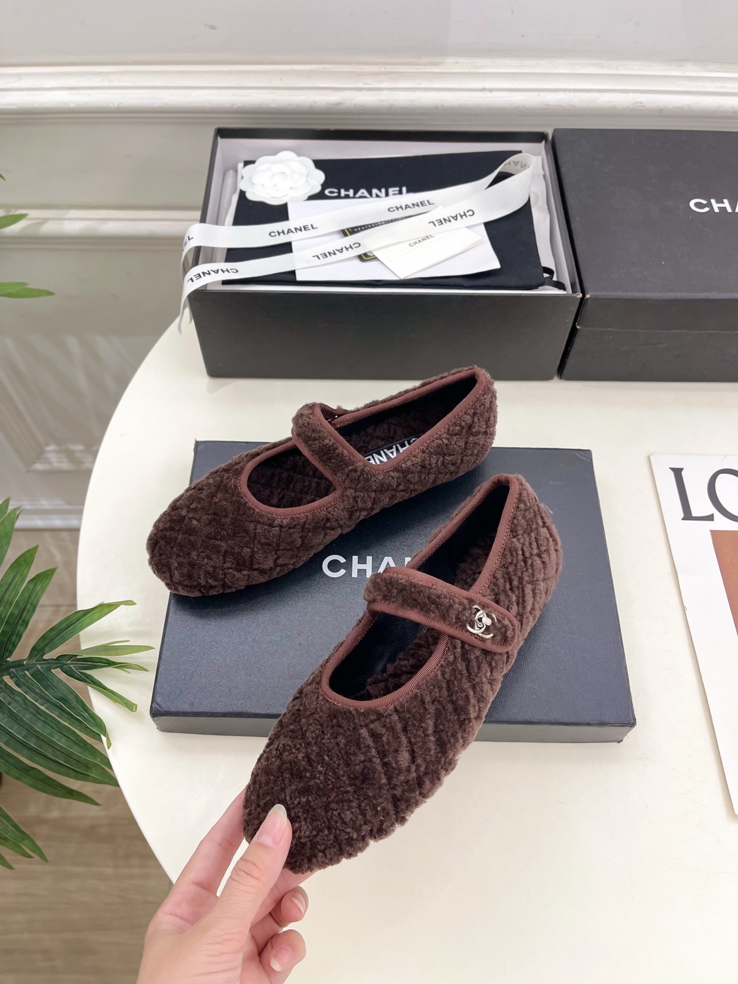 𝐂𝐇𝐀𝐍𝐄𝐋 | 小香 25𝐬𝐬 🦋2025 秋冬秀场新品 小香经典菱格书包扣玛丽珍毛毛鞋 系列上新〰🍬