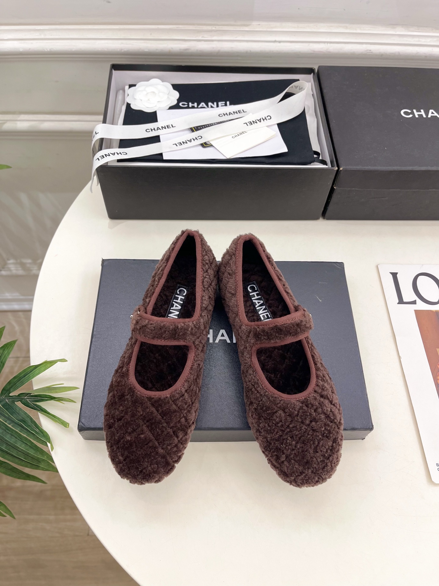 𝐂𝐇𝐀𝐍𝐄𝐋 | 小香 25𝐬𝐬 🦋2025 秋冬秀场新品 小香经典菱格书包扣玛丽珍毛毛鞋 系列上新〰🍬