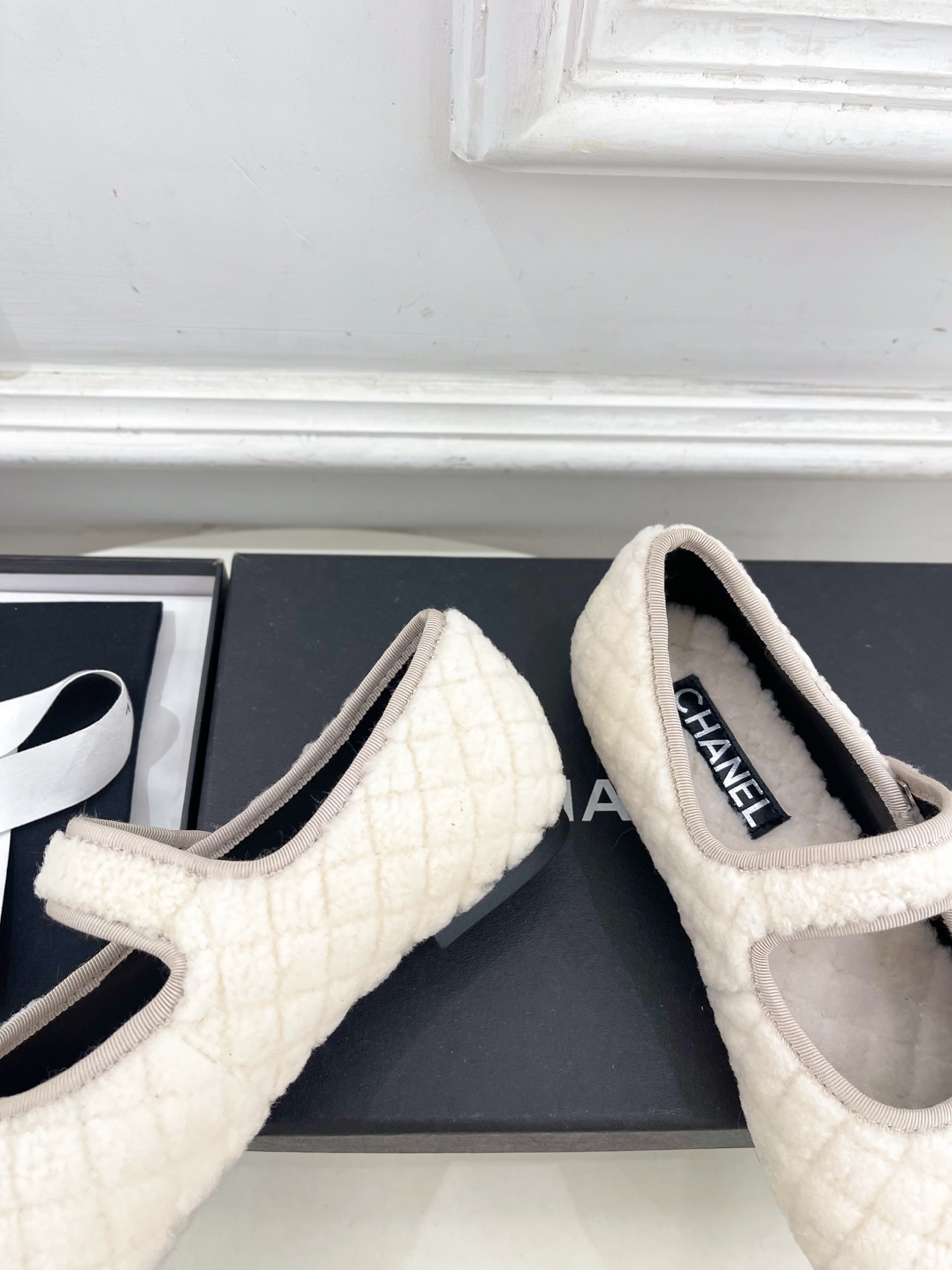 𝐂𝐇𝐀𝐍𝐄𝐋 | 小香 25𝐬𝐬 🦋2025 秋冬秀场新品 小香经典菱格书包扣玛丽珍毛毛鞋 系列上新〰🍬