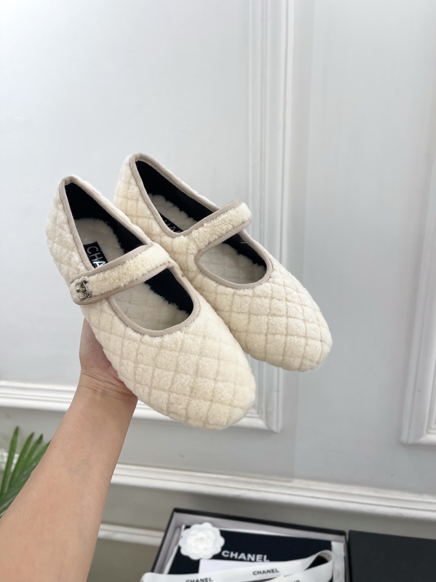 𝐂𝐇𝐀𝐍𝐄𝐋 | 小香 25𝐬𝐬 🦋2025 秋冬秀场新品 小香经典菱格书包扣玛丽珍毛毛鞋 系列上新〰🍬