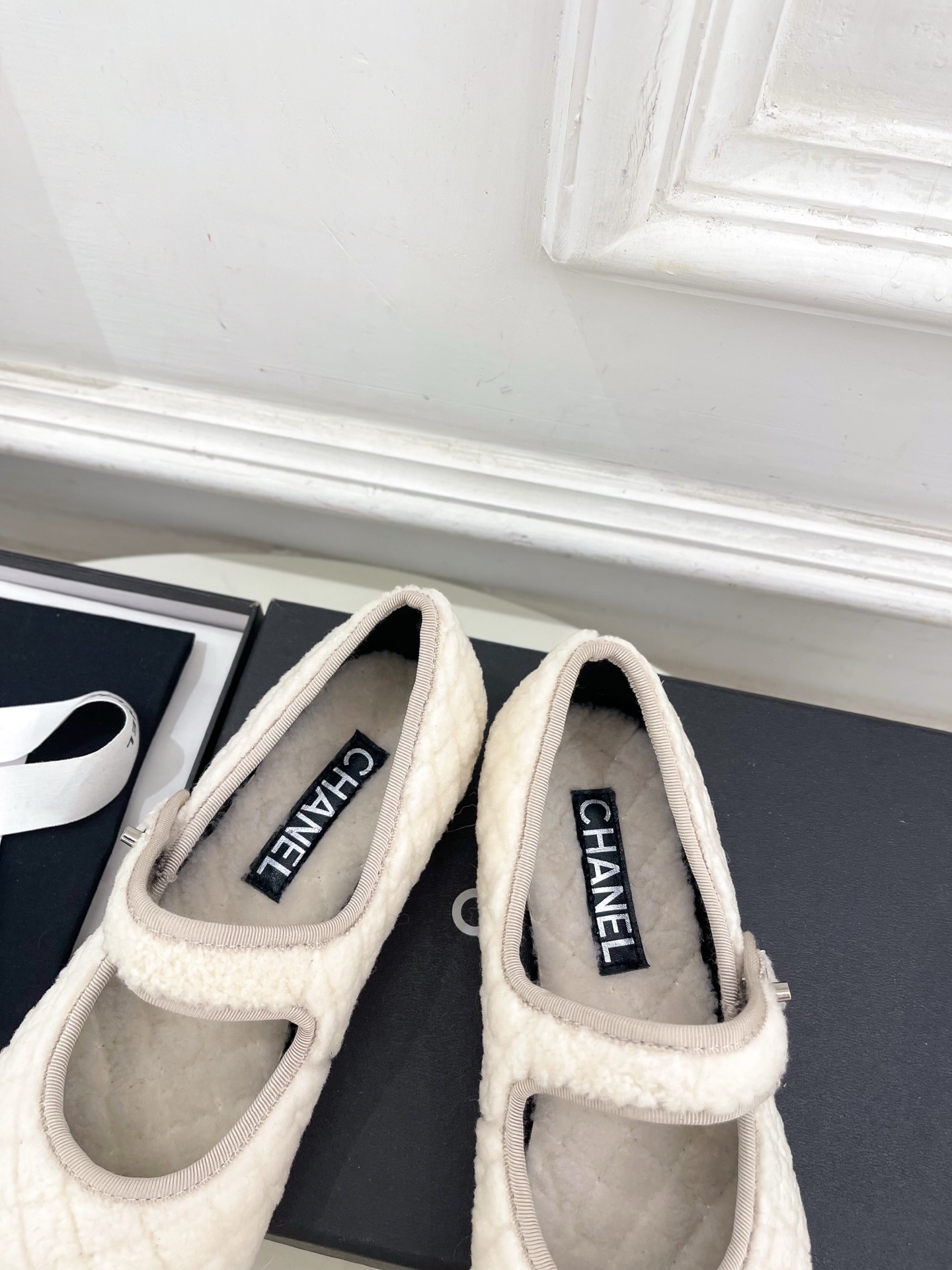 𝐂𝐇𝐀𝐍𝐄𝐋 | 小香 25𝐬𝐬 🦋2025 秋冬秀场新品 小香经典菱格书包扣玛丽珍毛毛鞋 系列上新〰🍬