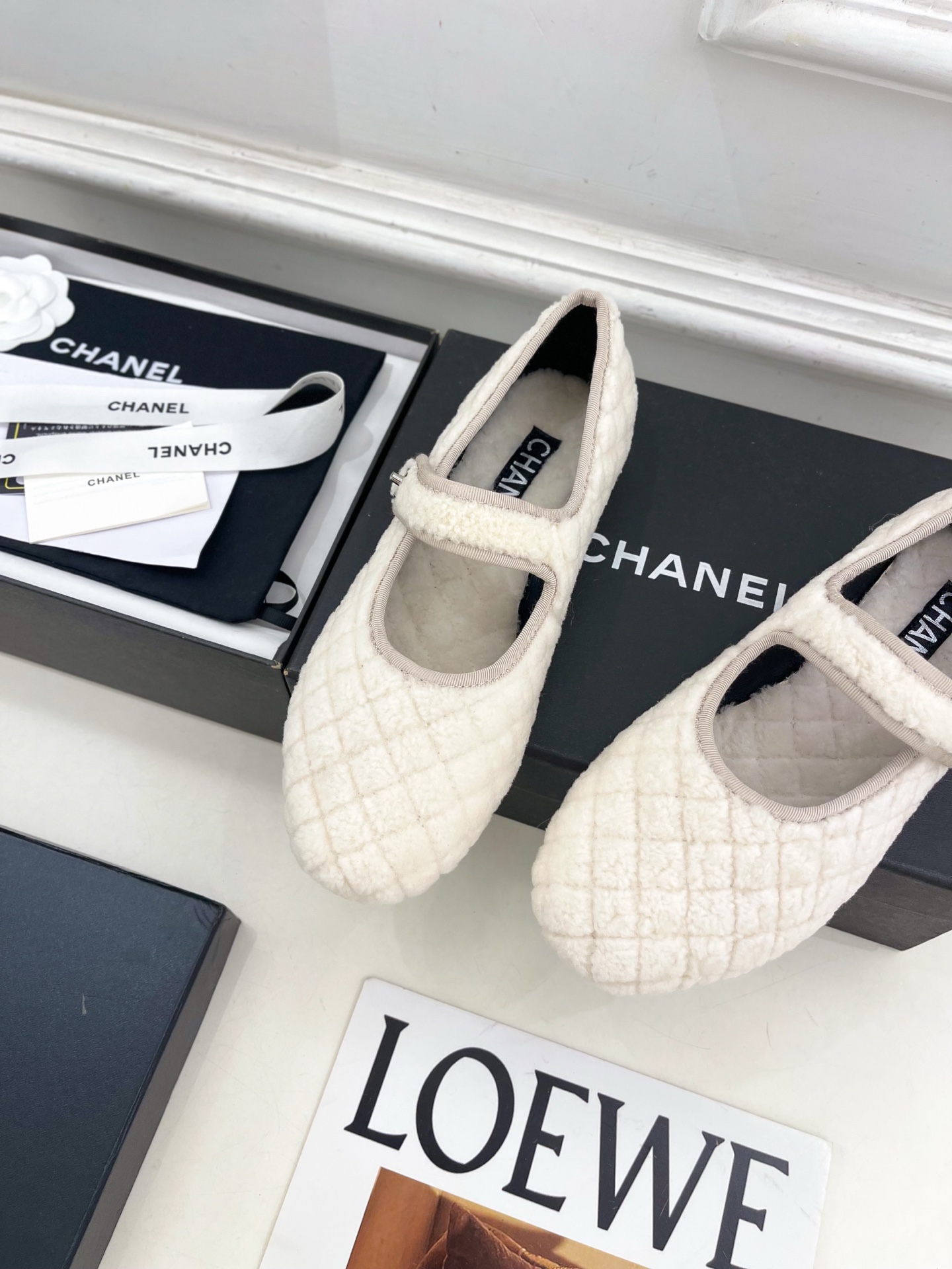 𝐂𝐇𝐀𝐍𝐄𝐋 | 小香 25𝐬𝐬 🦋2025 秋冬秀场新品 小香经典菱格书包扣玛丽珍毛毛鞋 系列上新〰🍬