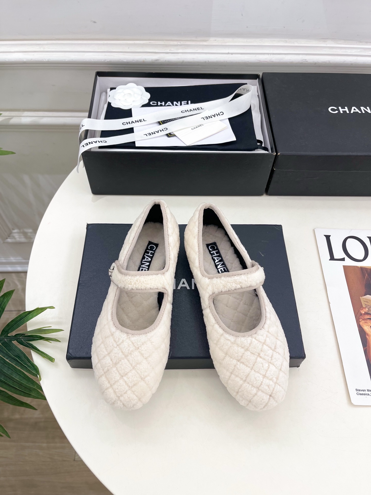 𝐂𝐇𝐀𝐍𝐄𝐋 | 小香 25𝐬𝐬 🦋2025 秋冬秀场新品 小香经典菱格书包扣玛丽珍毛毛鞋 系列上新〰🍬