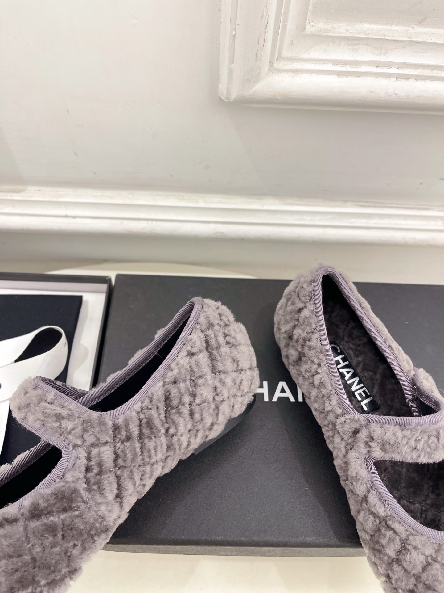 𝐂𝐇𝐀𝐍𝐄𝐋 | 小香 25𝐬𝐬 🦋2025 秋冬秀场新品 小香经典菱格书包扣玛丽珍毛毛鞋 系列上新〰🍬