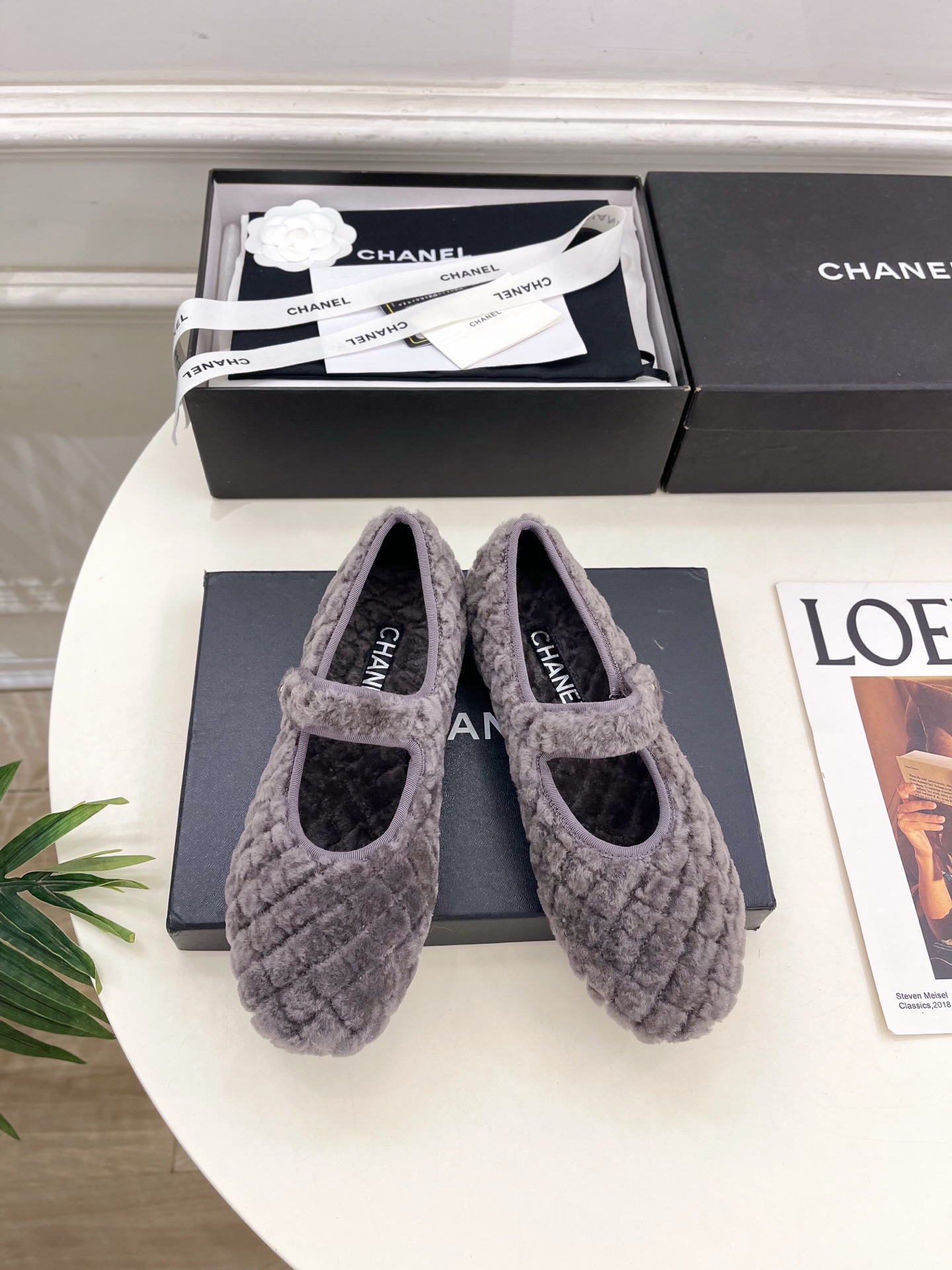 𝐂𝐇𝐀𝐍𝐄𝐋 | 小香 25𝐬𝐬 🦋2025 秋冬秀场新品 小香经典菱格书包扣玛丽珍毛毛鞋 系列上新〰🍬