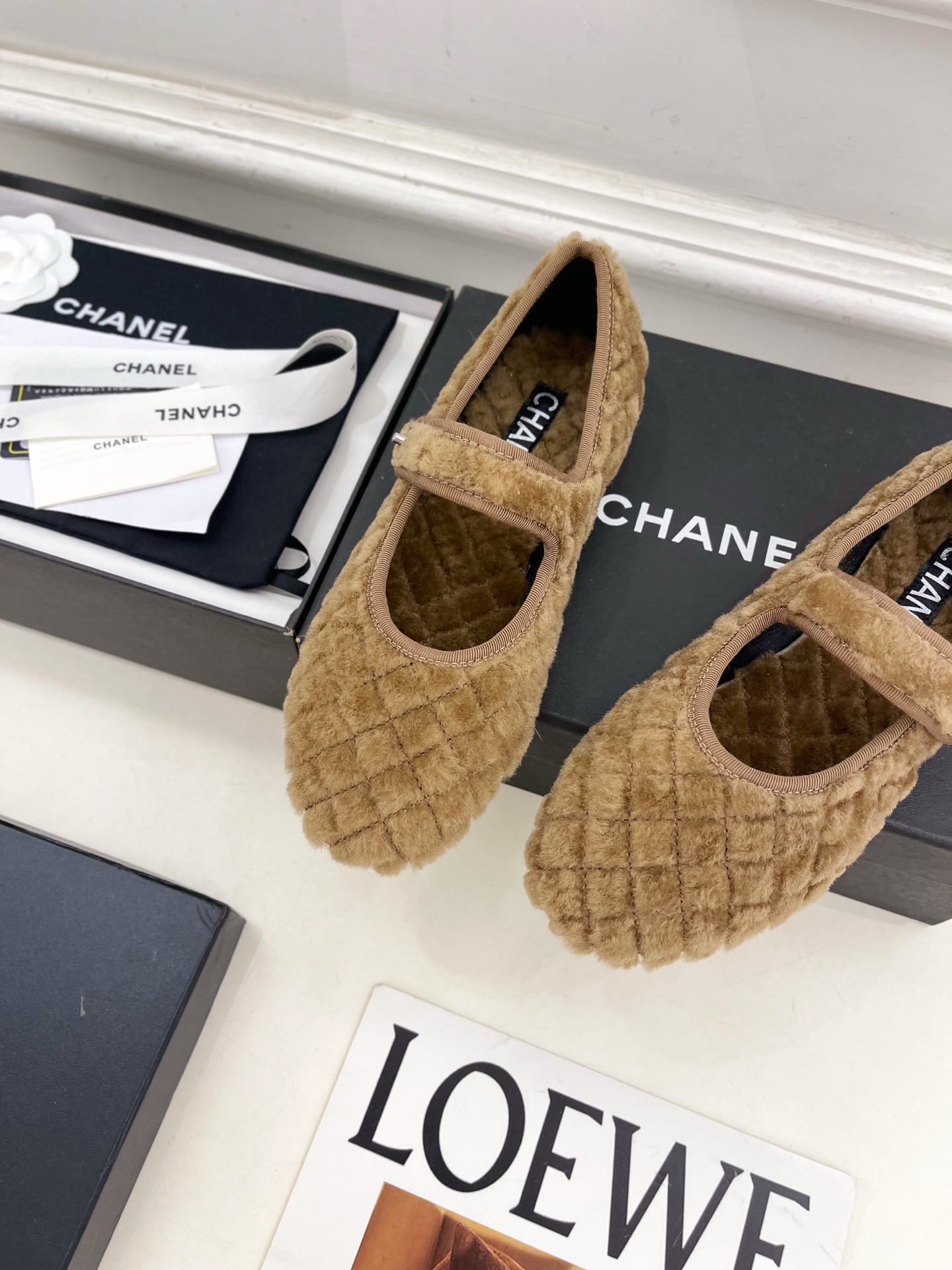 𝐂𝐇𝐀𝐍𝐄𝐋 | 小香 25𝐬𝐬 🦋2025 秋冬秀场新品 小香经典菱格书包扣玛丽珍毛毛鞋 系列上新〰🍬