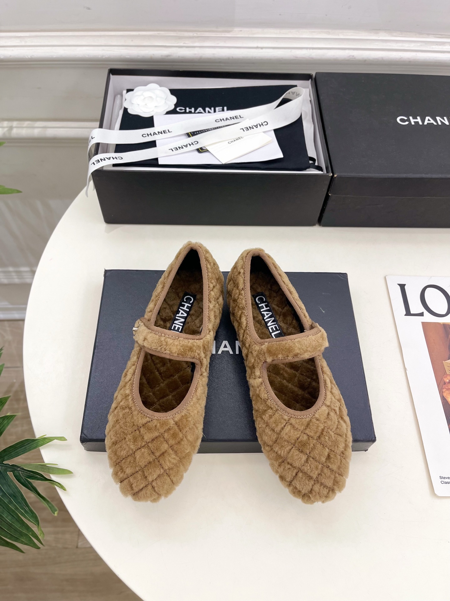 𝐂𝐇𝐀𝐍𝐄𝐋 | 小香 25𝐬𝐬 🦋2025 秋冬秀场新品 小香经典菱格书包扣玛丽珍毛毛鞋 系列上新〰🍬