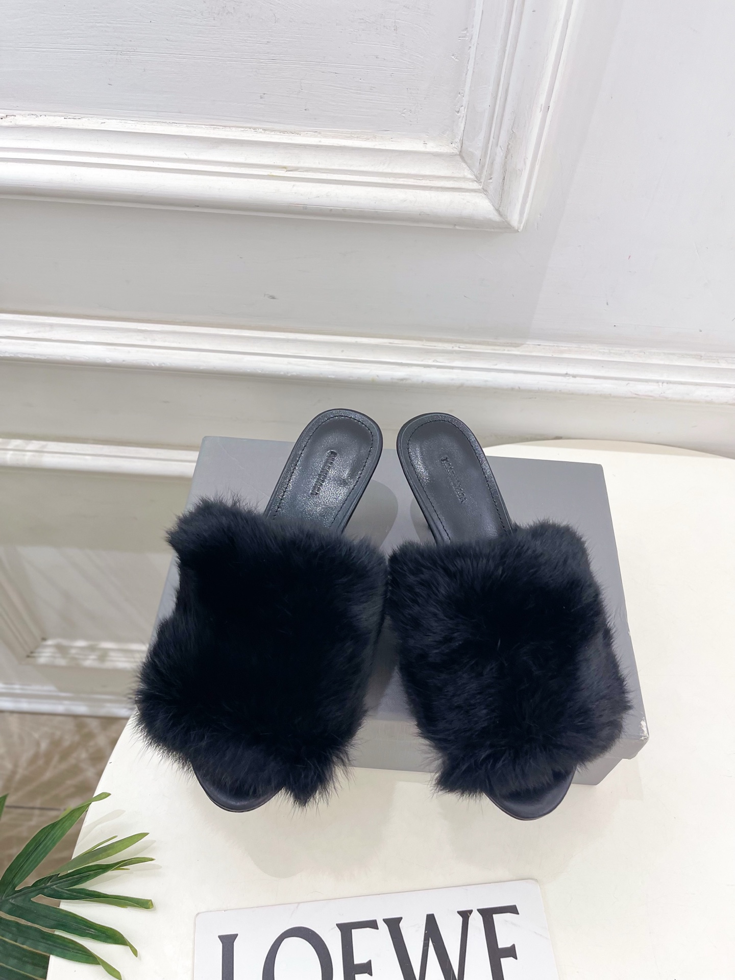 Balenciaga | 巴黎世家 25𝐬𝐬 ⭐️2025秋冬新品高跟毛毛拖鞋超火爆 众明星网红潮人大秀