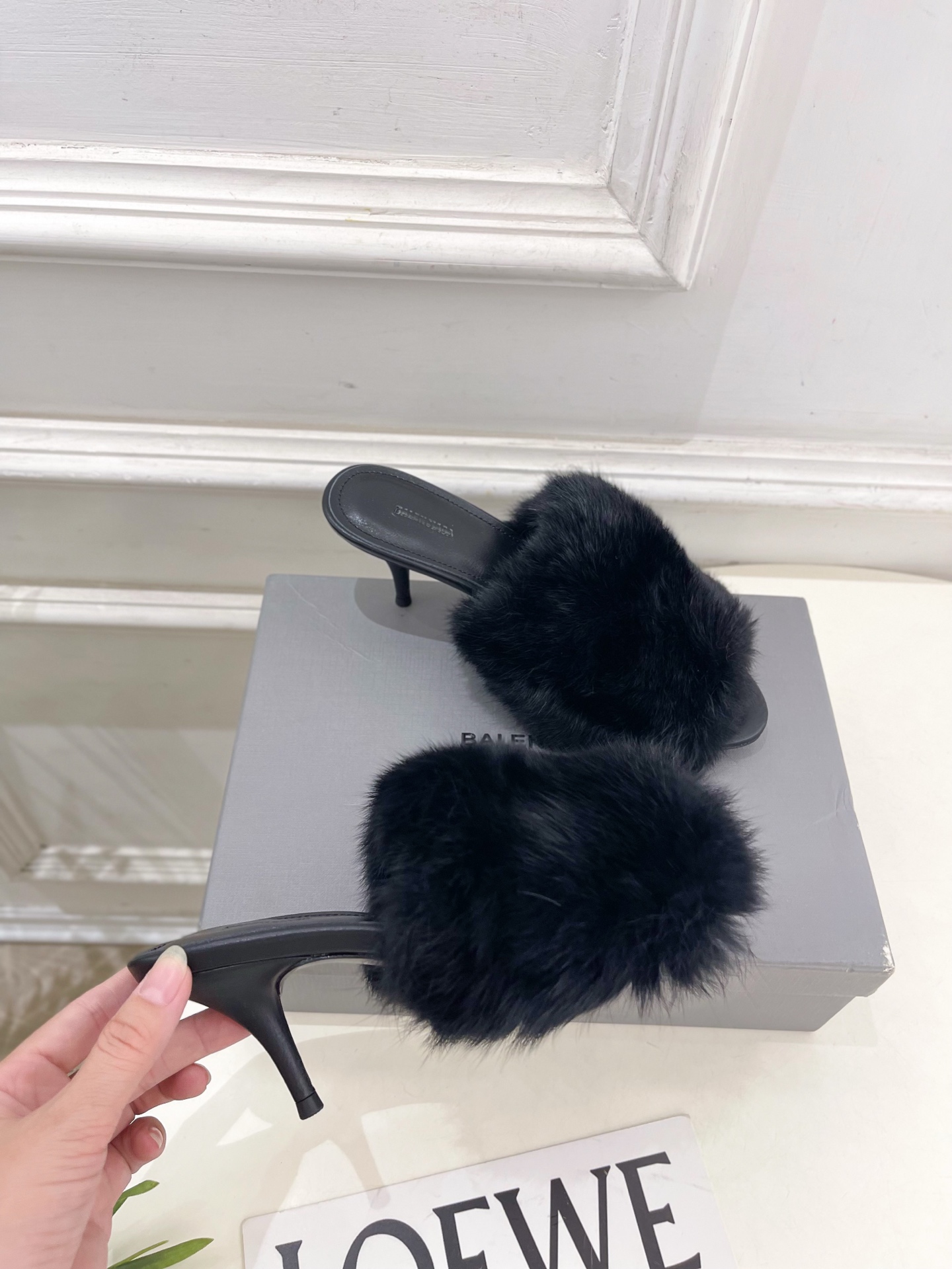 Balenciaga | 巴黎世家 25𝐬𝐬 ⭐️2025秋冬新品高跟毛毛拖鞋超火爆 众明星网红潮人大秀
