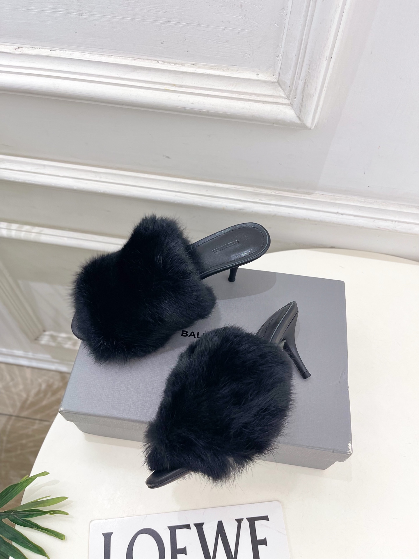 Balenciaga | 巴黎世家 25𝐬𝐬 ⭐️2025秋冬新品高跟毛毛拖鞋超火爆 众明星网红潮人大秀