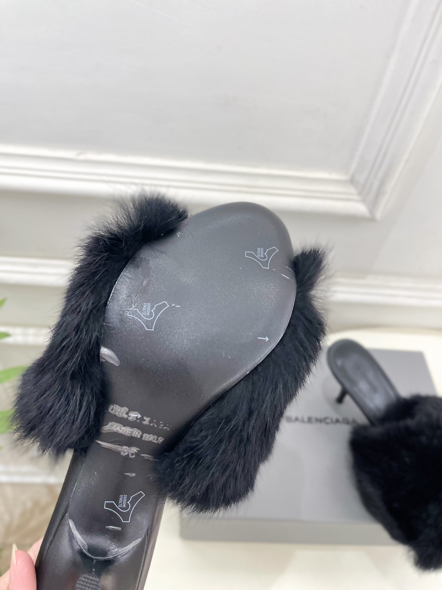 Balenciaga | 巴黎世家 25𝐬𝐬 ⭐️2025秋冬新品高跟毛毛拖鞋超火爆 众明星网红潮人大秀