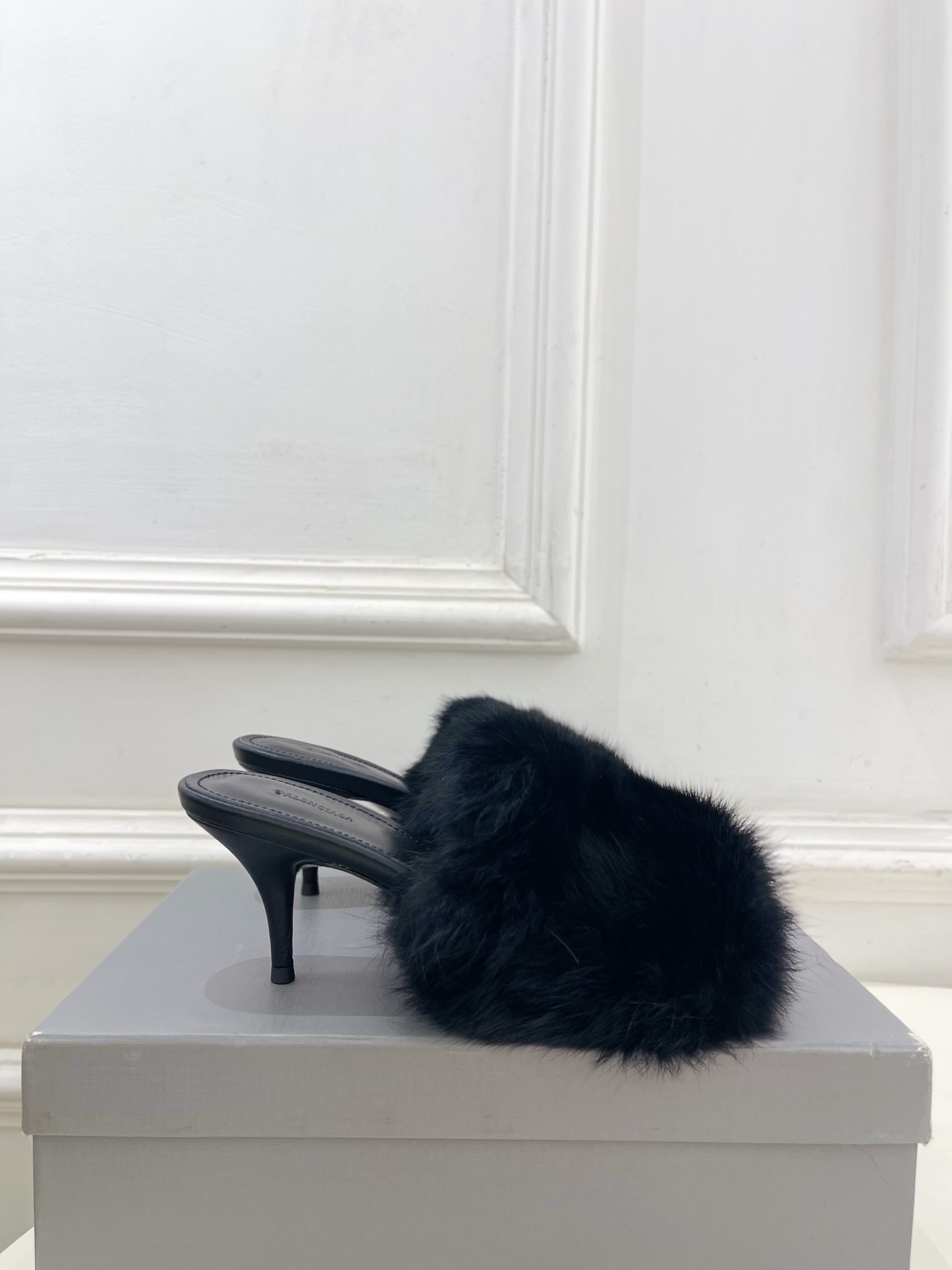Balenciaga | 巴黎世家 25𝐬𝐬 ⭐️2025秋冬新品高跟毛毛拖鞋超火爆 众明星网红潮人大秀