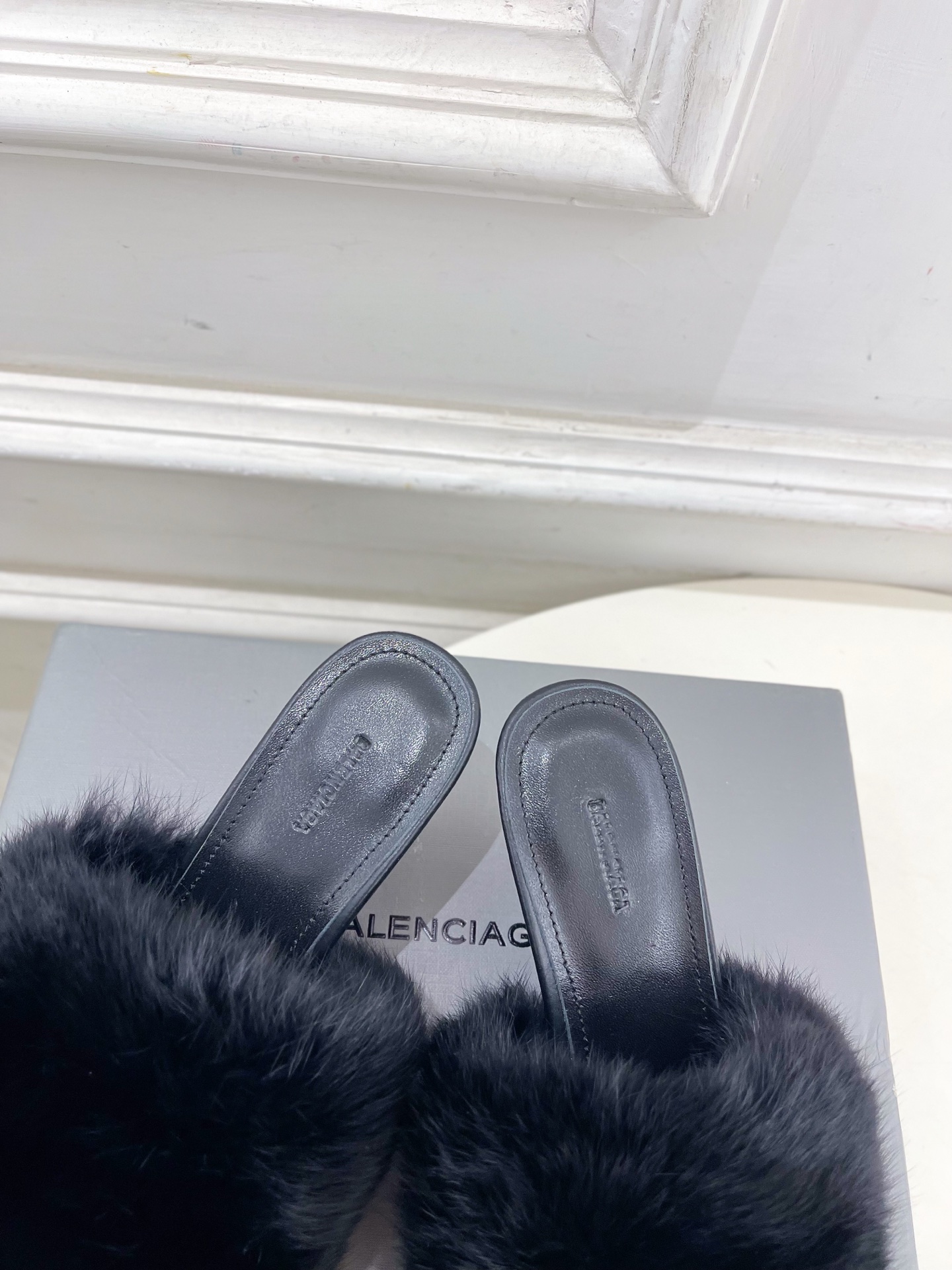 Balenciaga | 巴黎世家 25𝐬𝐬 ⭐️2025秋冬新品高跟毛毛拖鞋超火爆 众明星网红潮人大秀