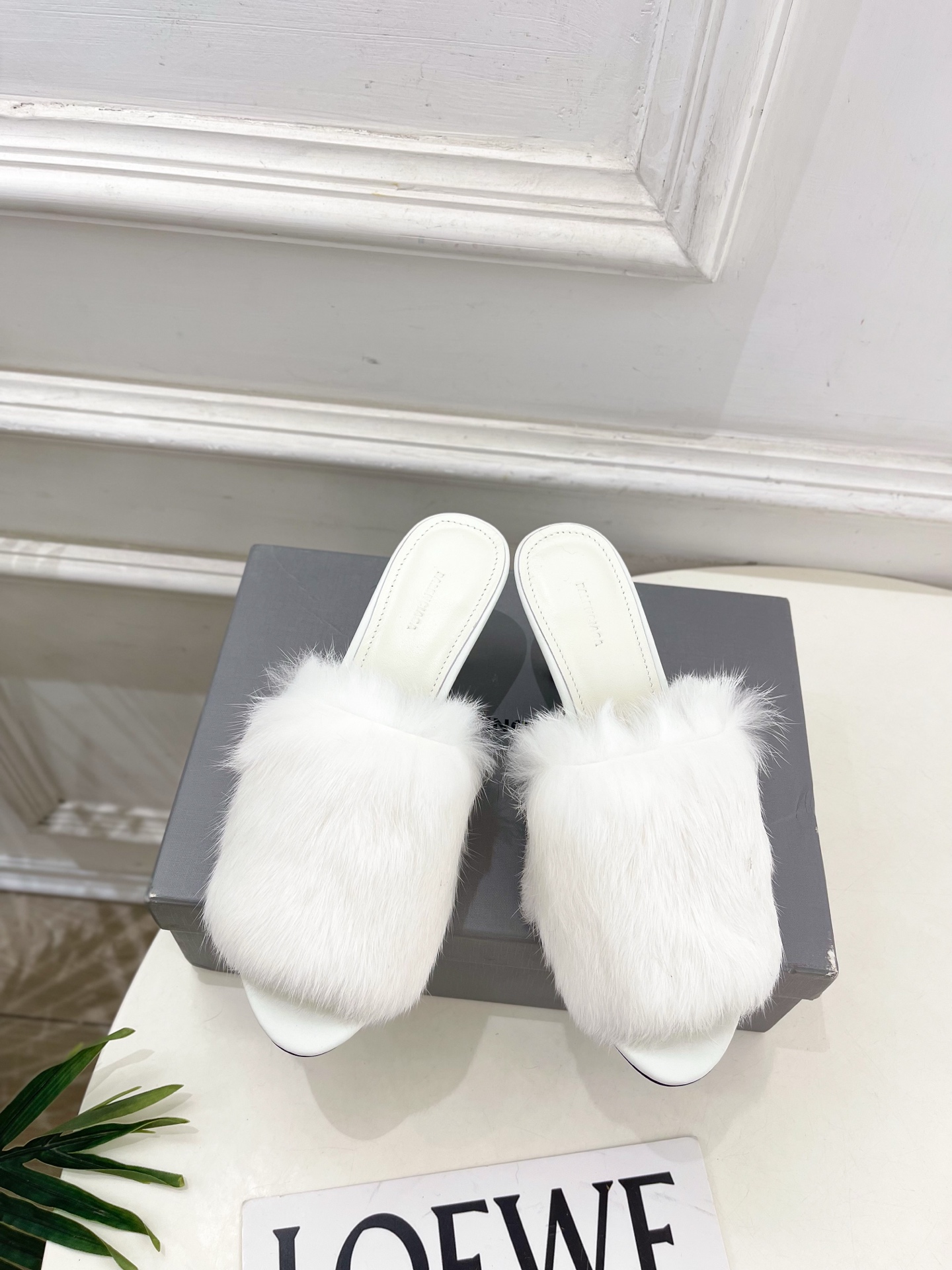 Balenciaga | 巴黎世家 25𝐬𝐬 ⭐️2025秋冬新品高跟毛毛拖鞋超火爆 众明星网红潮人大秀