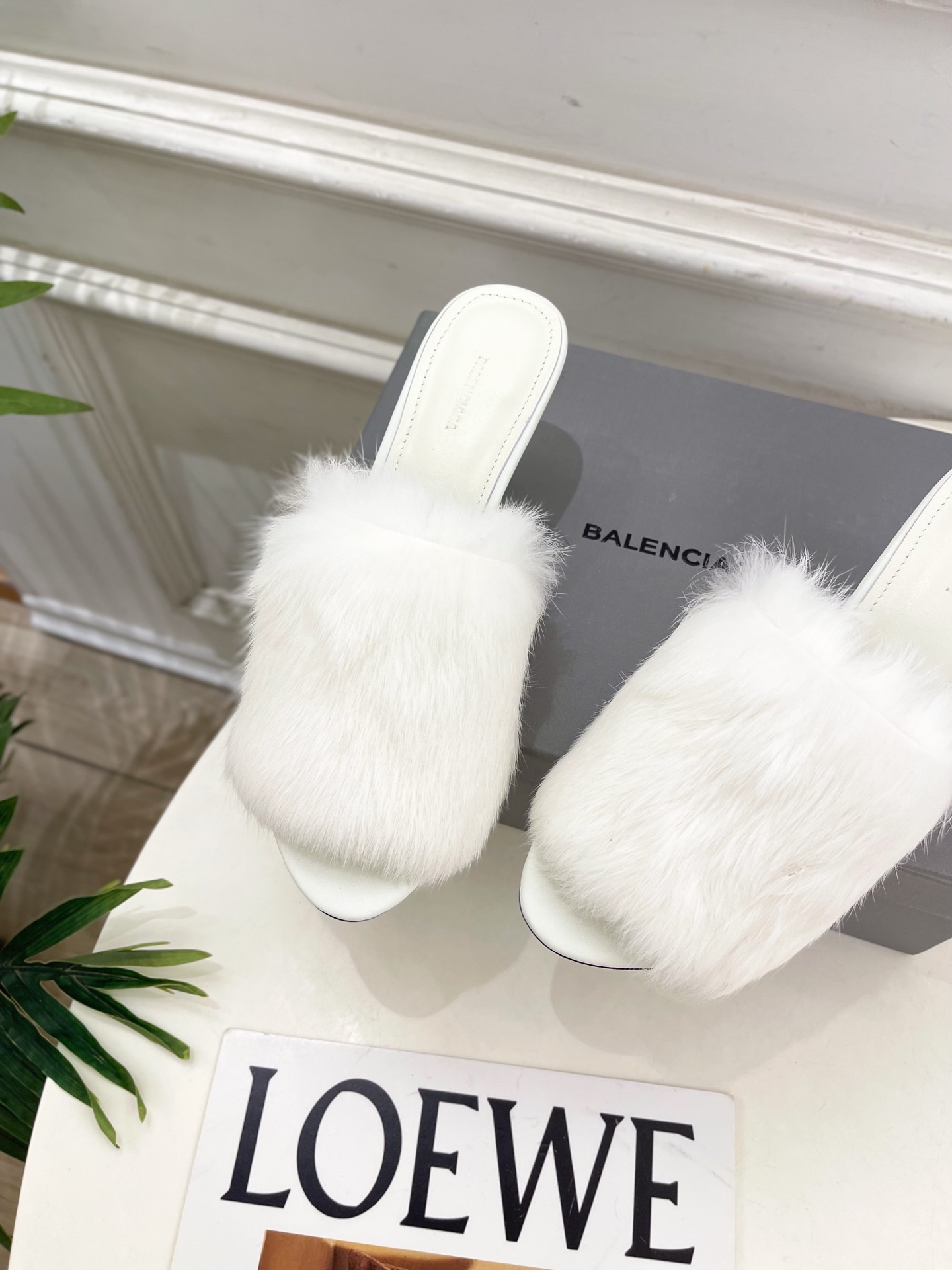 Balenciaga | 巴黎世家 25𝐬𝐬 ⭐️2025秋冬新品高跟毛毛拖鞋超火爆 众明星网红潮人大秀