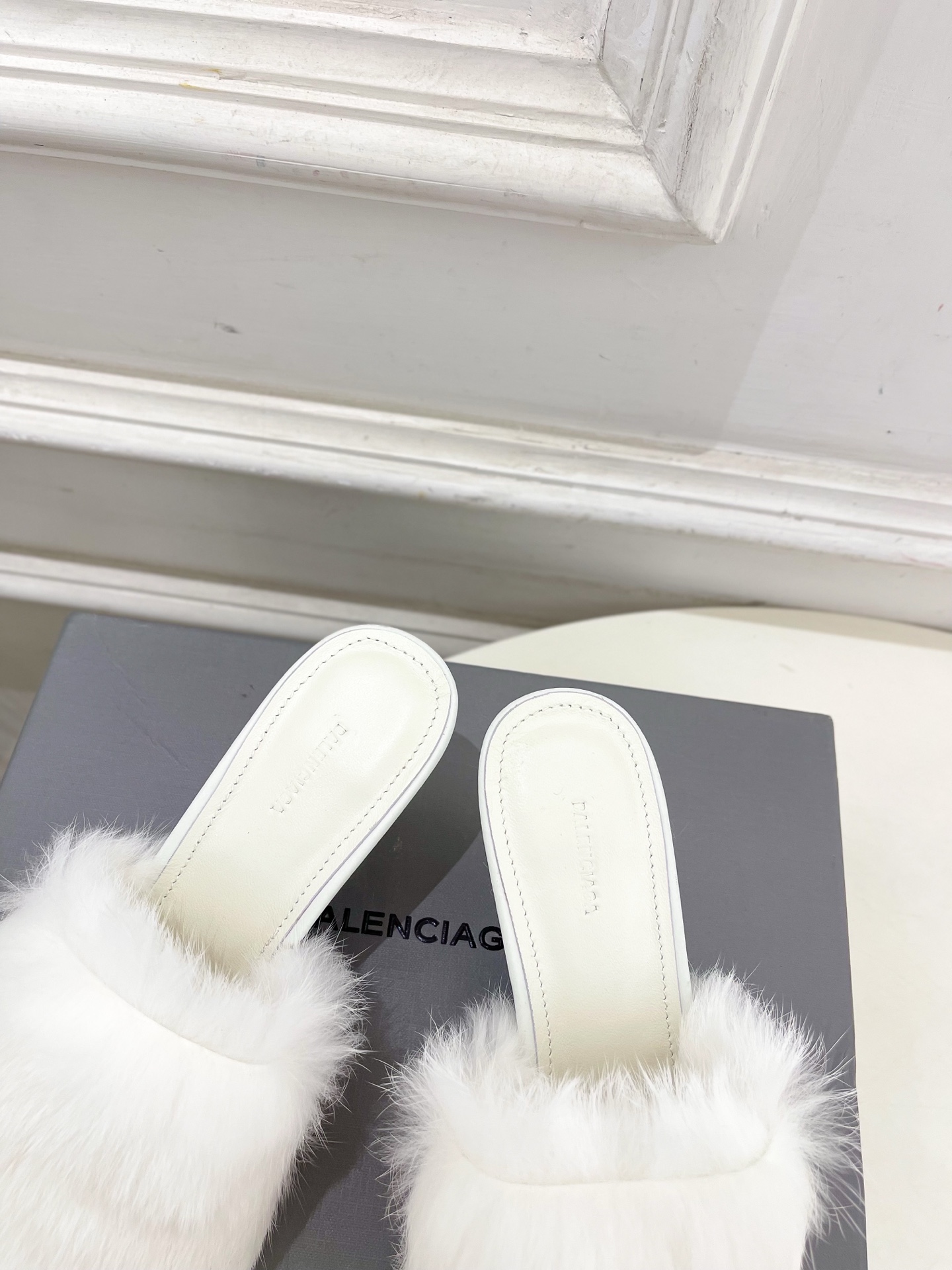 Balenciaga | 巴黎世家 25𝐬𝐬 ⭐️2025秋冬新品高跟毛毛拖鞋超火爆 众明星网红潮人大秀