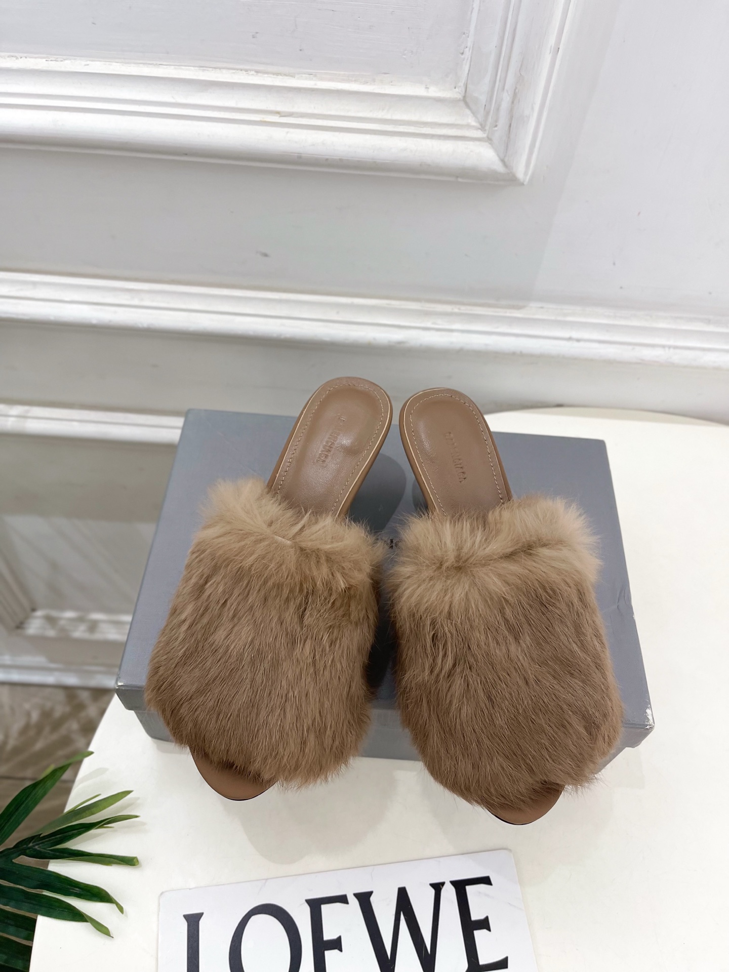 Balenciaga | 巴黎世家 25𝐬𝐬 ⭐️2025秋冬新品高跟毛毛拖鞋超火爆 众明星网红潮人大秀