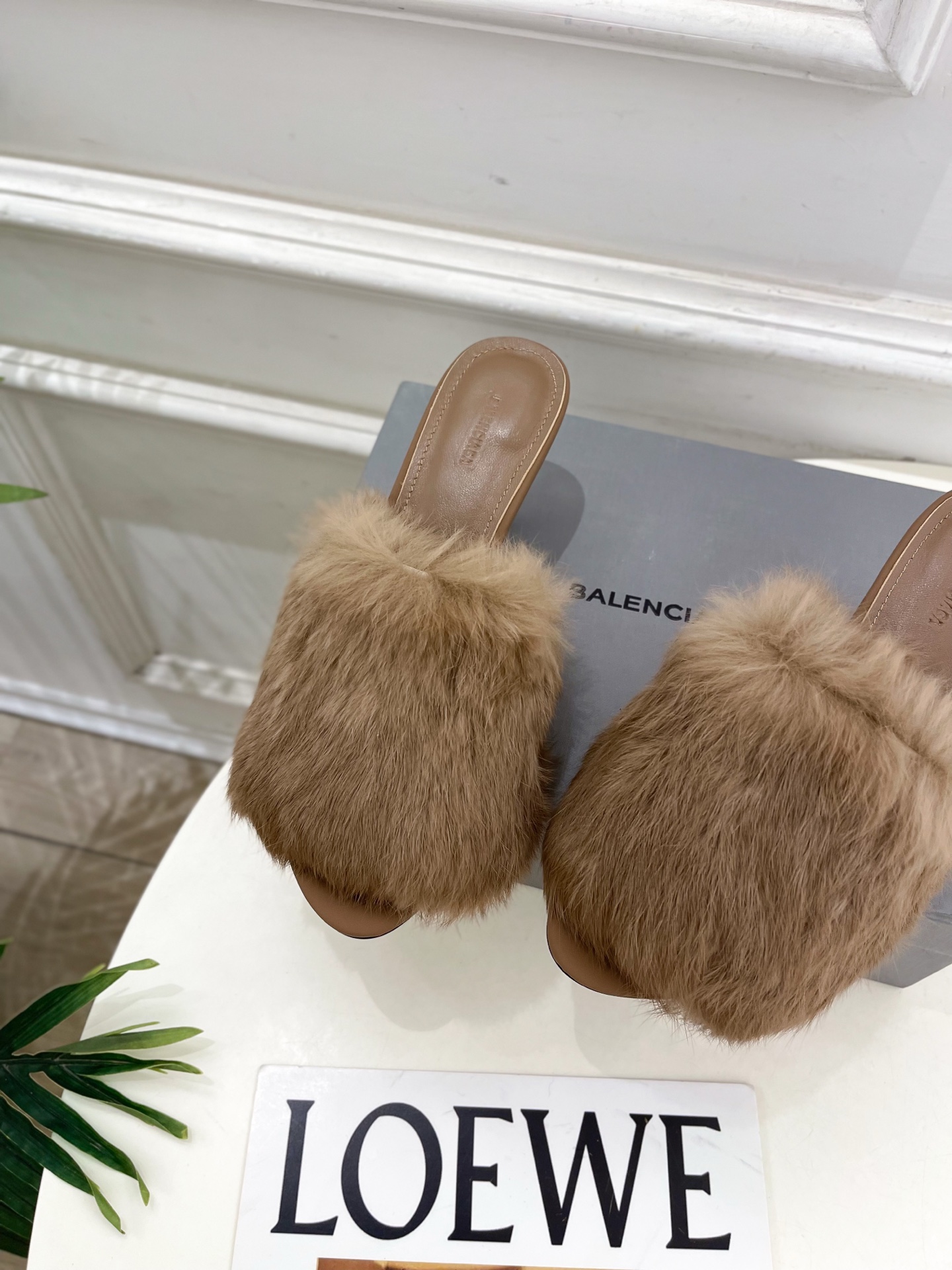 Balenciaga | 巴黎世家 25𝐬𝐬 ⭐️2025秋冬新品高跟毛毛拖鞋超火爆 众明星网红潮人大秀