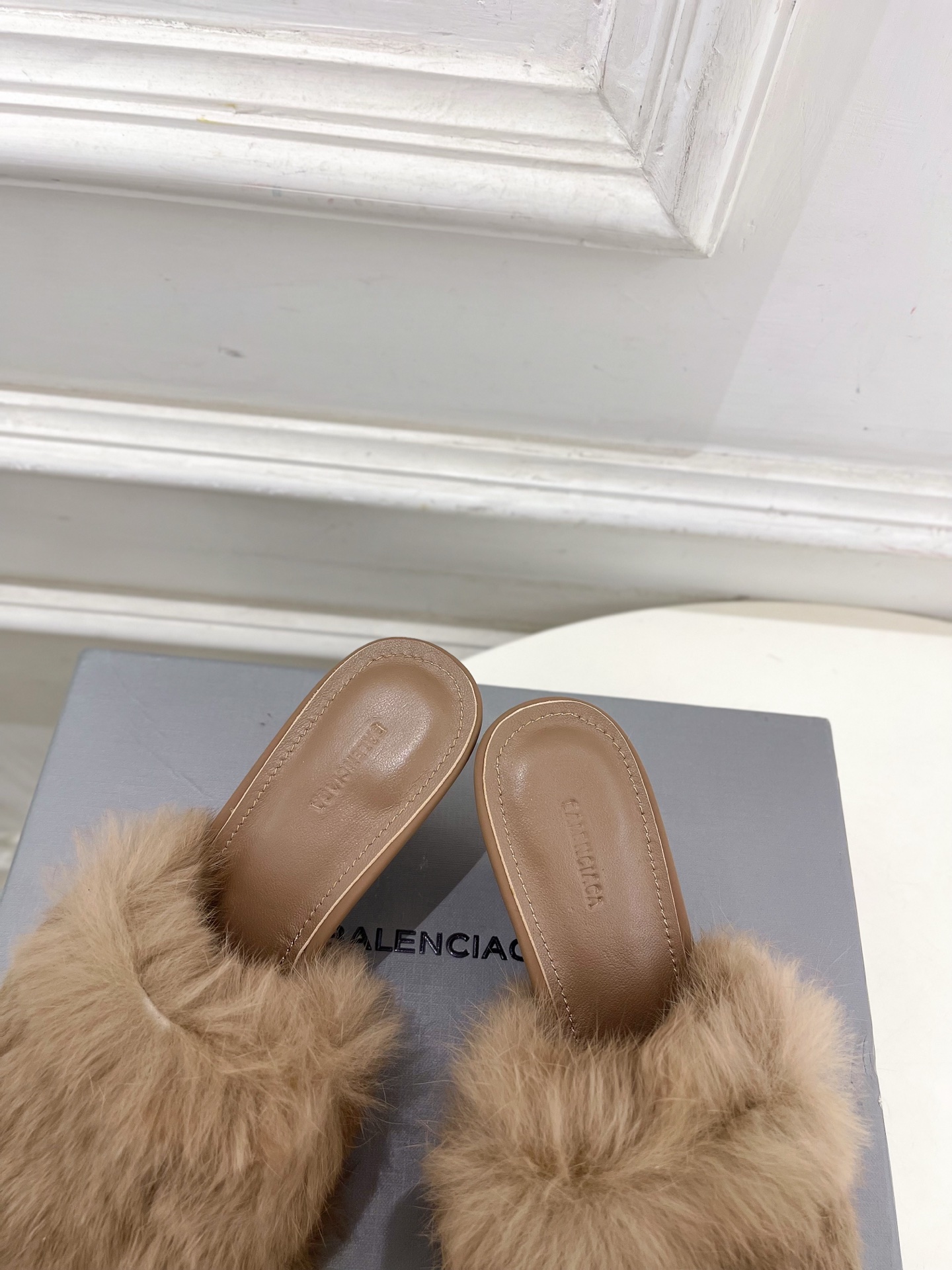 Balenciaga | 巴黎世家 25𝐬𝐬 ⭐️2025秋冬新品高跟毛毛拖鞋超火爆 众明星网红潮人大秀