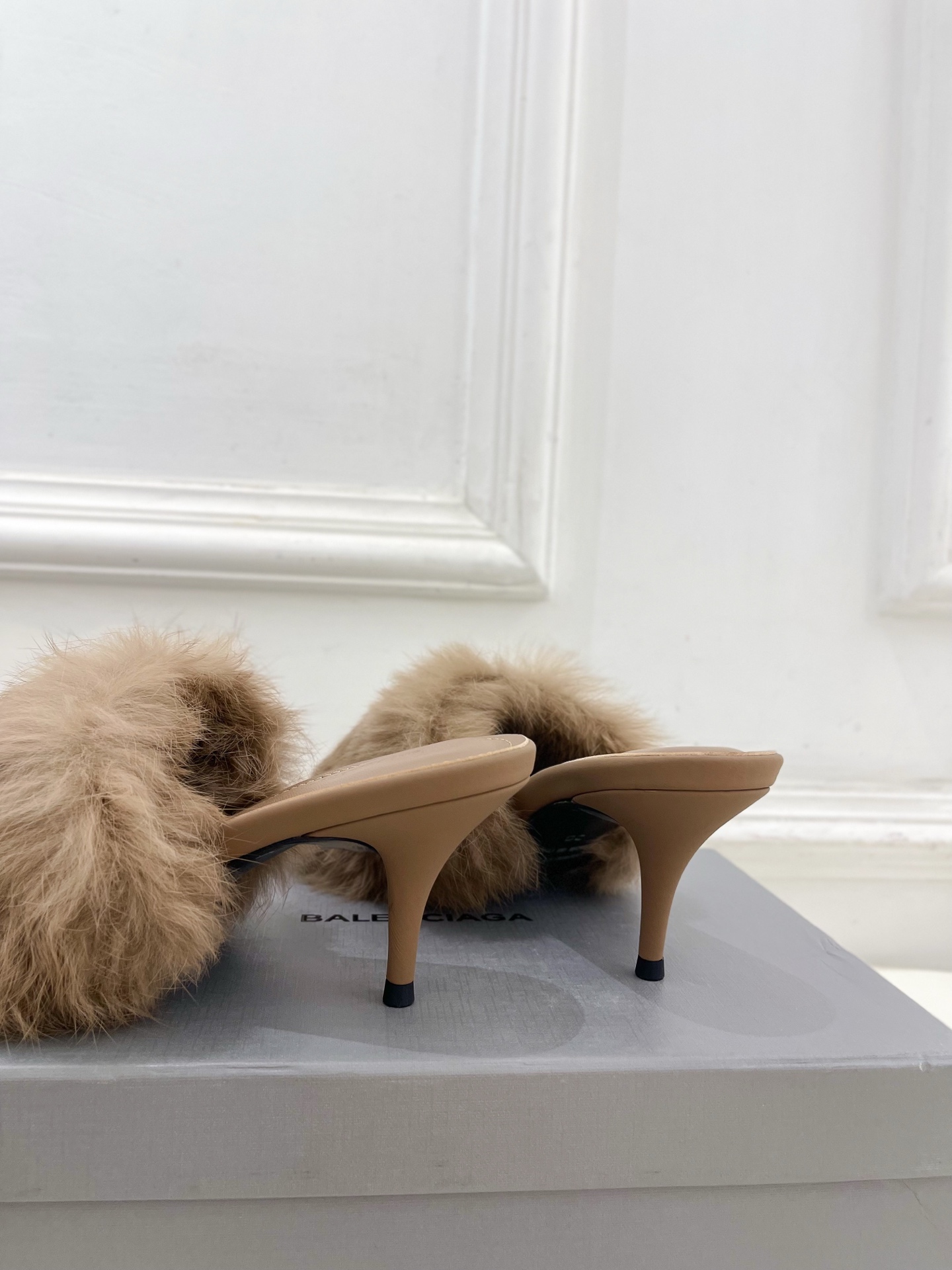 Balenciaga | 巴黎世家 25𝐬𝐬 ⭐️2025秋冬新品高跟毛毛拖鞋超火爆 众明星网红潮人大秀