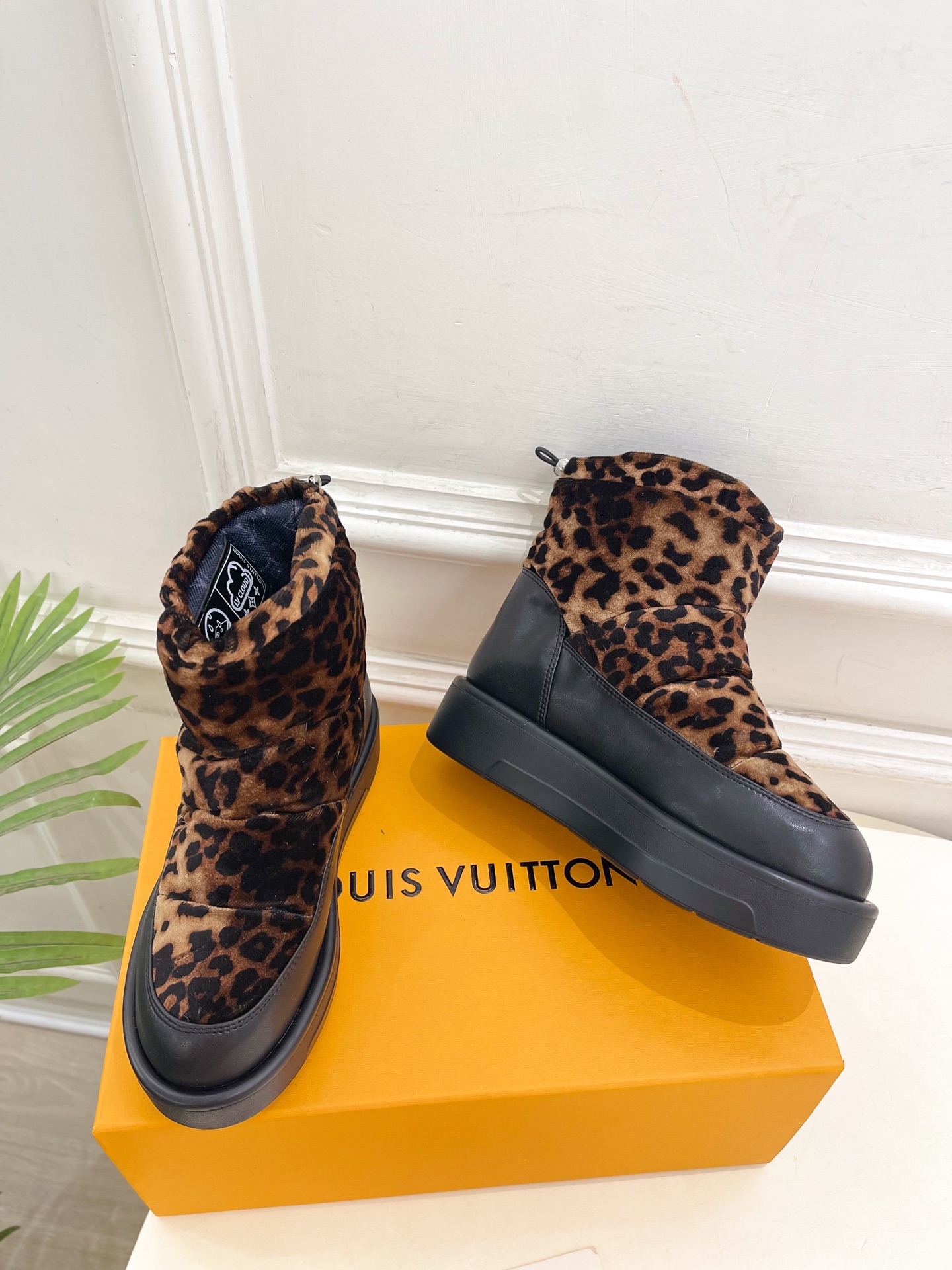 LV | 路易威登 25𝐬𝐬 🧡💚2025秋冬新品 顶级版本⚠️专柜主打最新款LV 老花羽绒雪地靴 硬货