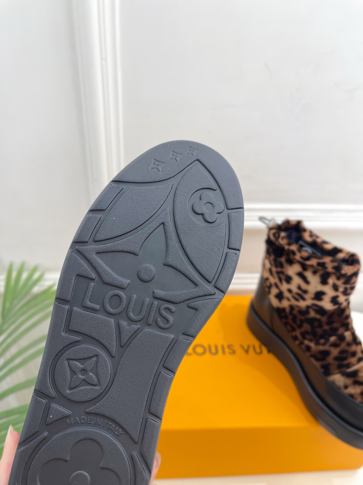LV | 路易威登 25𝐬𝐬 🧡💚2025秋冬新品 顶级版本⚠️专柜主打最新款LV 老花羽绒雪地靴 硬货