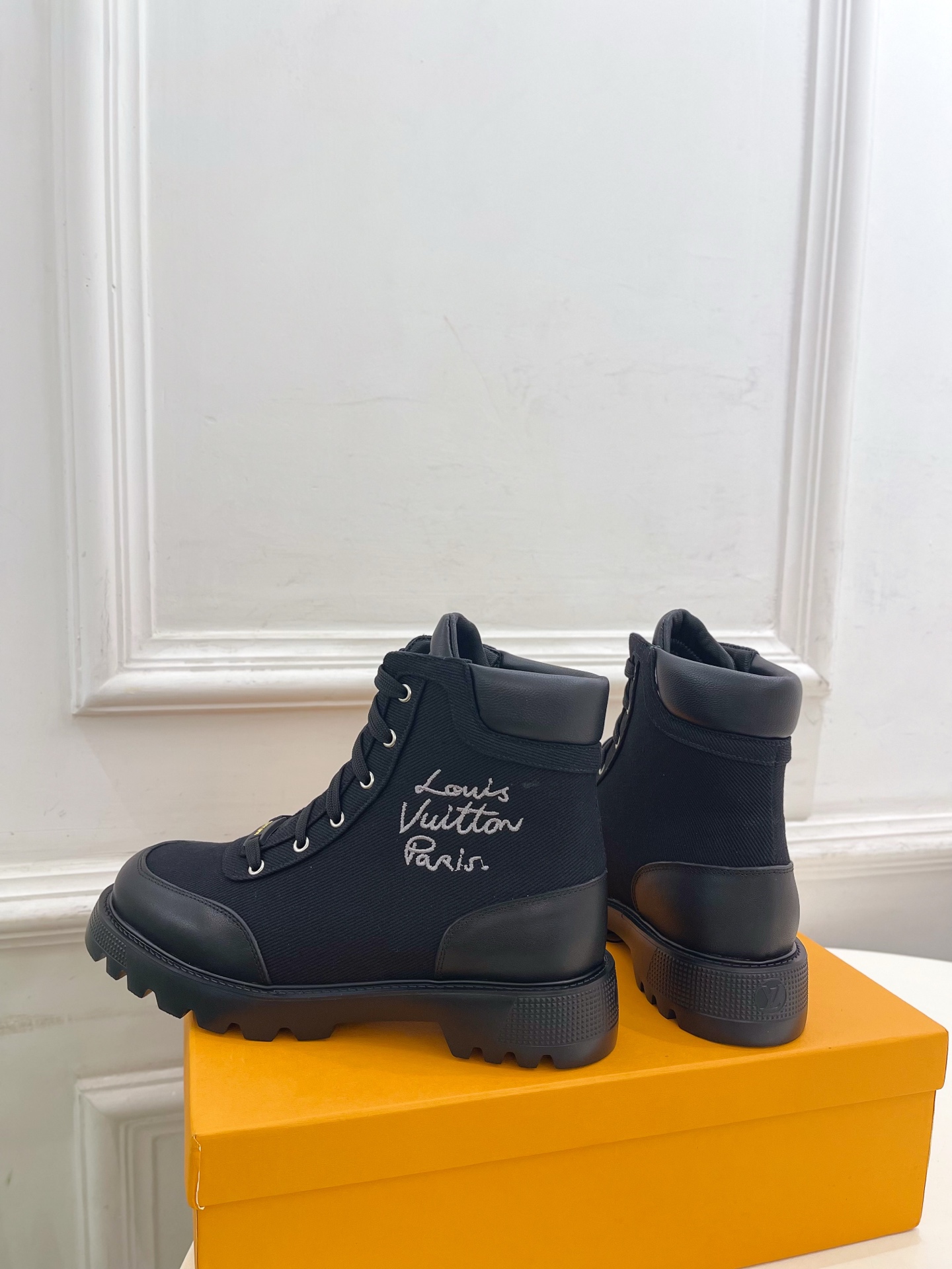 LV | 路易威登 25𝐬𝐬🧡💚2025秋冬新品 顶级版本⚠️专柜主打最新款 经典老花系带马丁靴短靴 硬