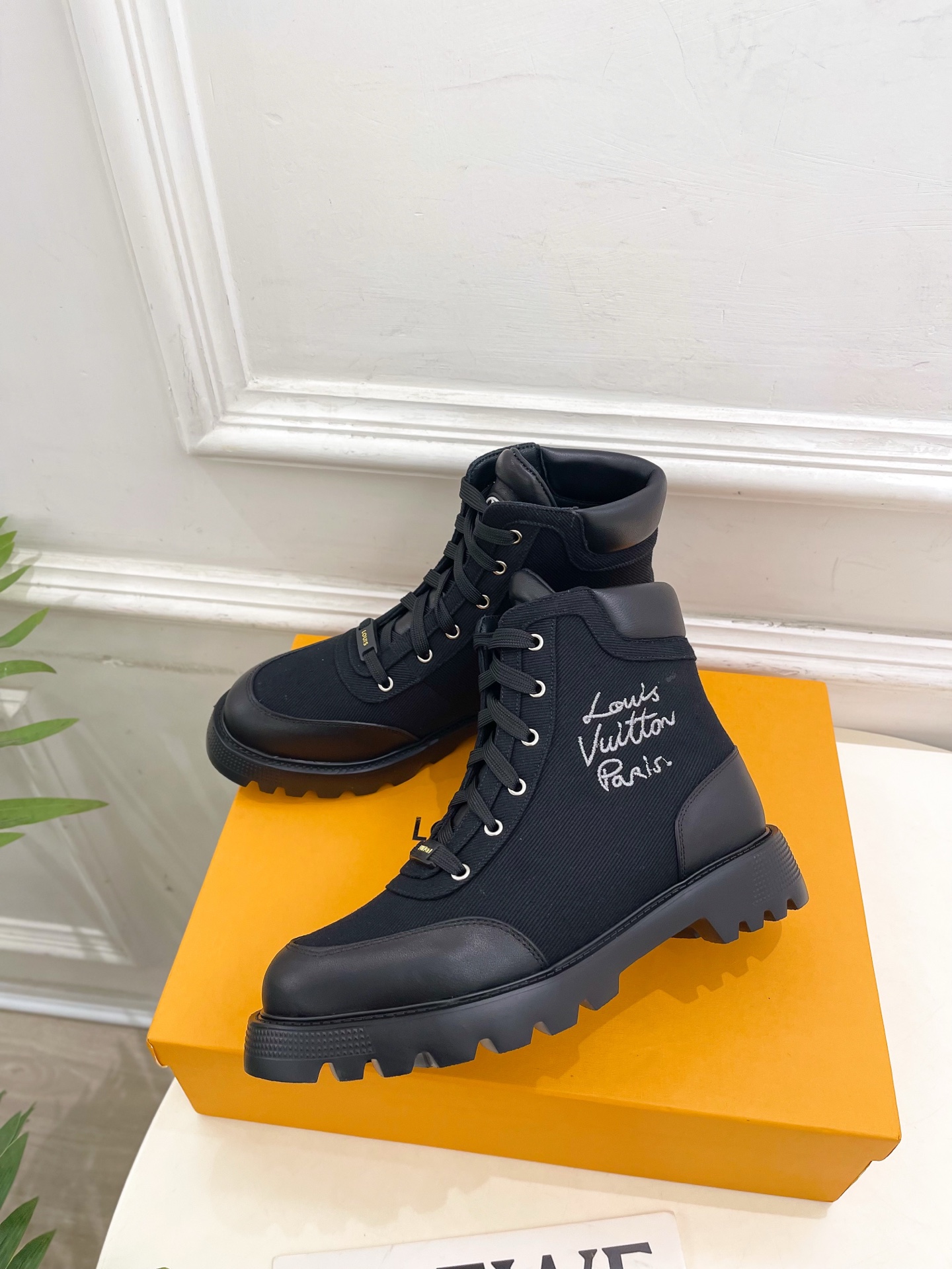 LV | 路易威登 25𝐬𝐬🧡💚2025秋冬新品 顶级版本⚠️专柜主打最新款 经典老花系带马丁靴短靴 硬