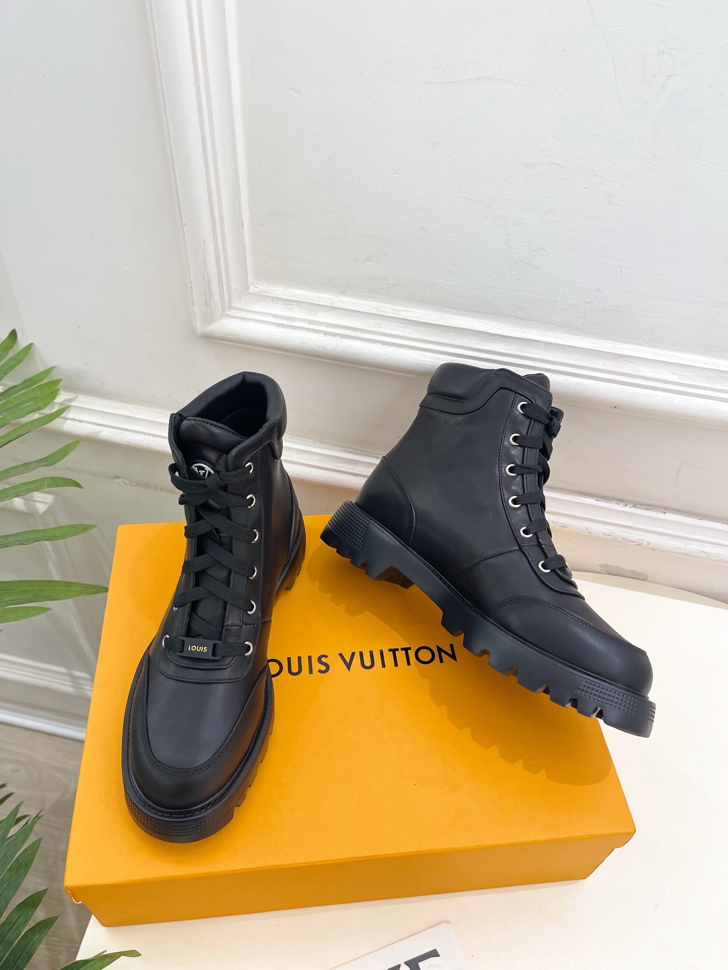 LV | 路易威登 25𝐬𝐬🧡💚2025秋冬新品 顶级版本⚠️专柜主打最新款 经典老花系带马丁靴短靴 硬