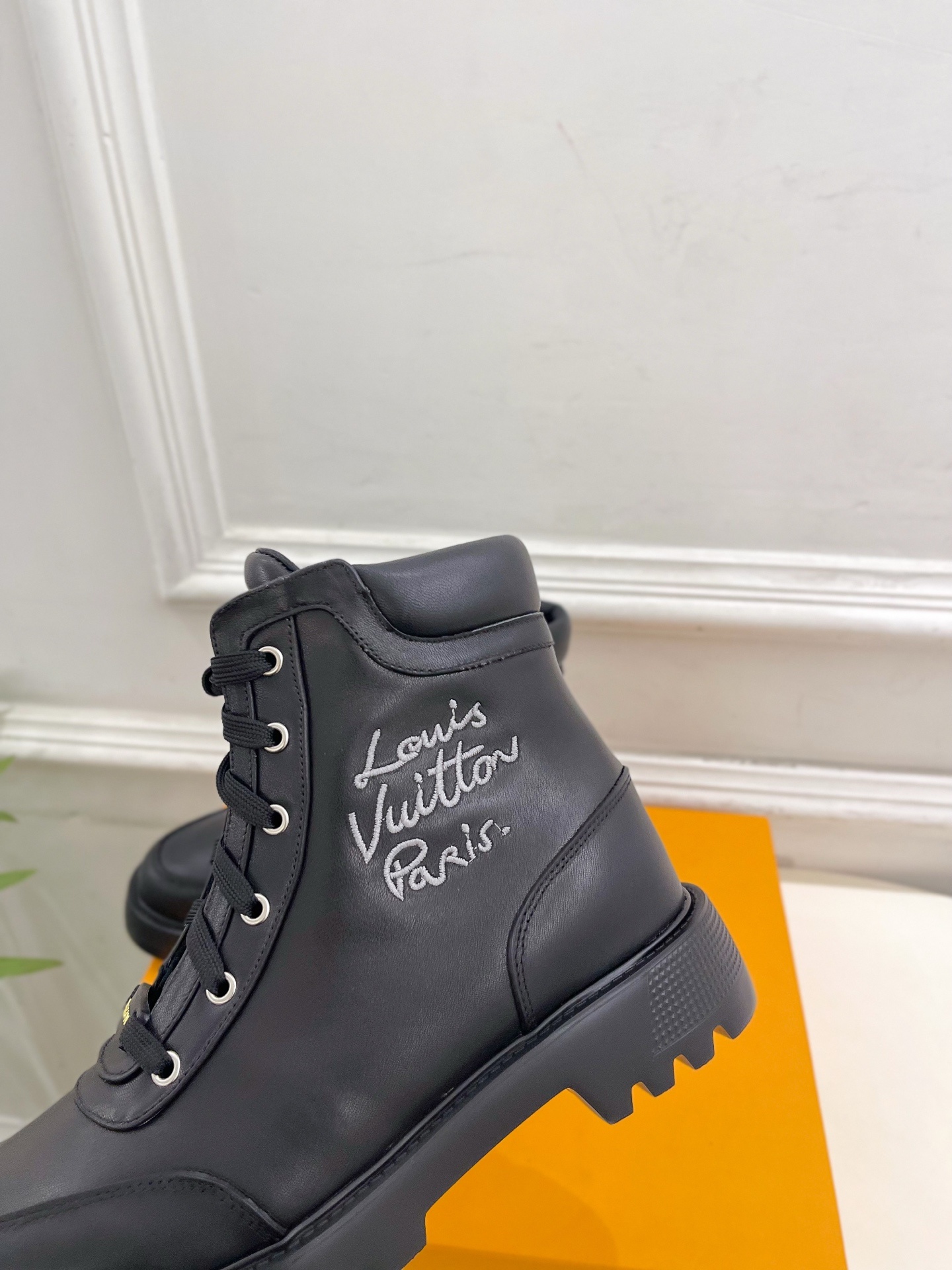 LV | 路易威登 25𝐬𝐬🧡💚2025秋冬新品 顶级版本⚠️专柜主打最新款 经典老花系带马丁靴短靴 硬