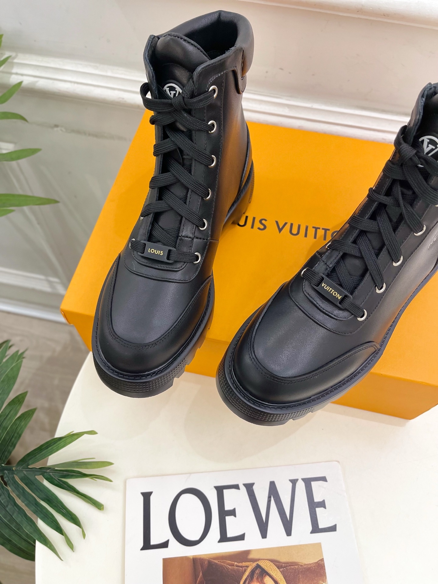LV | 路易威登 25𝐬𝐬🧡💚2025秋冬新品 顶级版本⚠️专柜主打最新款 经典老花系带马丁靴短靴 硬