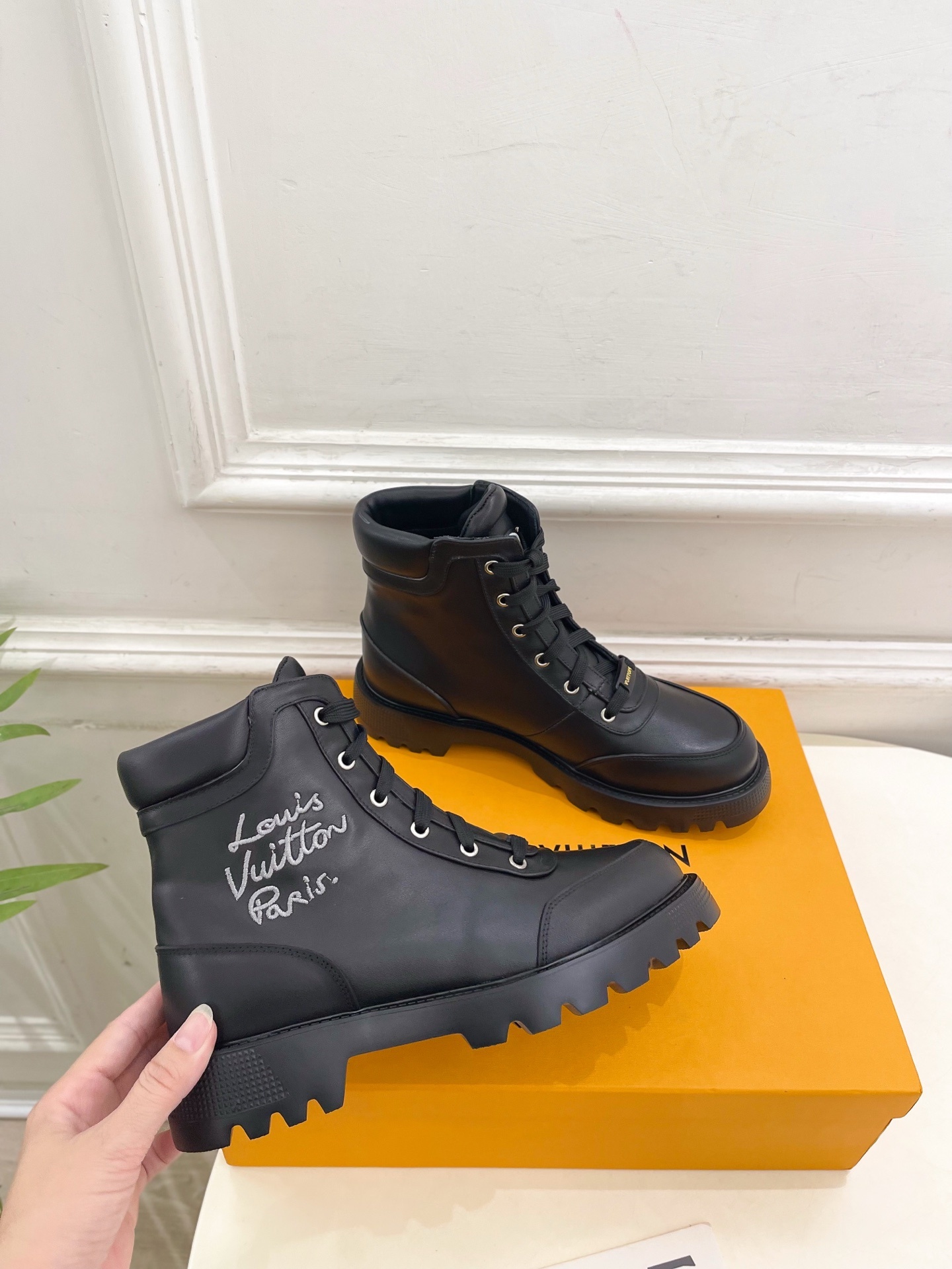 LV | 路易威登 25𝐬𝐬🧡💚2025秋冬新品 顶级版本⚠️专柜主打最新款 经典老花系带马丁靴短靴 硬