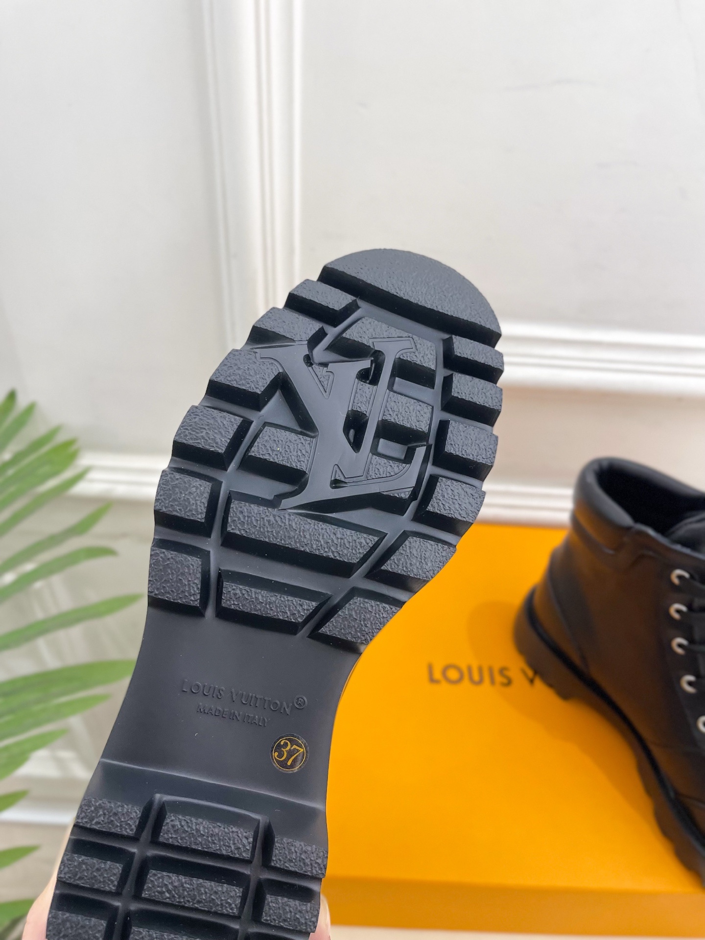LV | 路易威登 25𝐬𝐬🧡💚2025秋冬新品 顶级版本⚠️专柜主打最新款 经典老花系带马丁靴短靴 硬