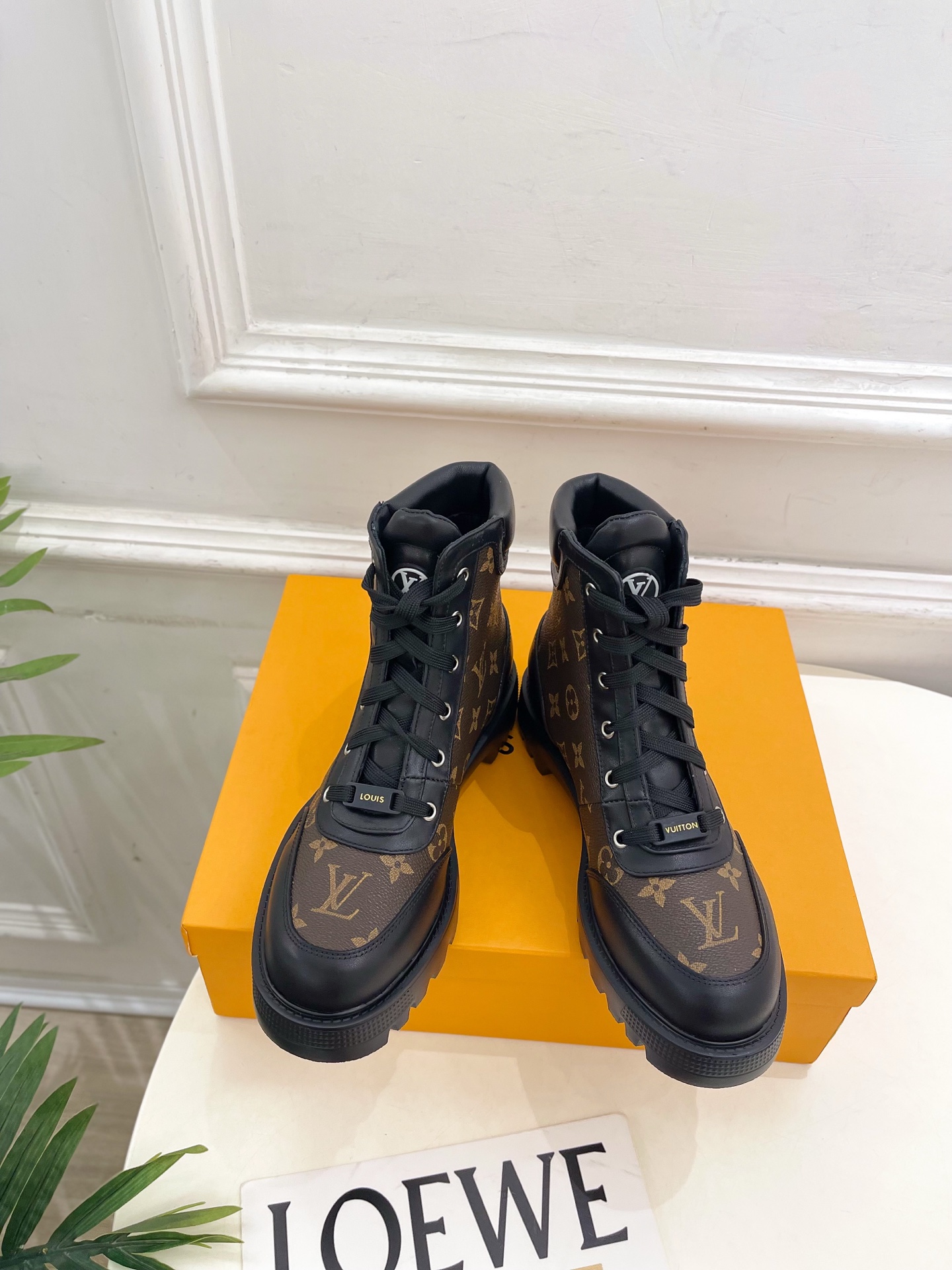 LV | 路易威登 25𝐬𝐬🧡💚2025秋冬新品 顶级版本⚠️专柜主打最新款 经典老花系带马丁靴短靴 硬