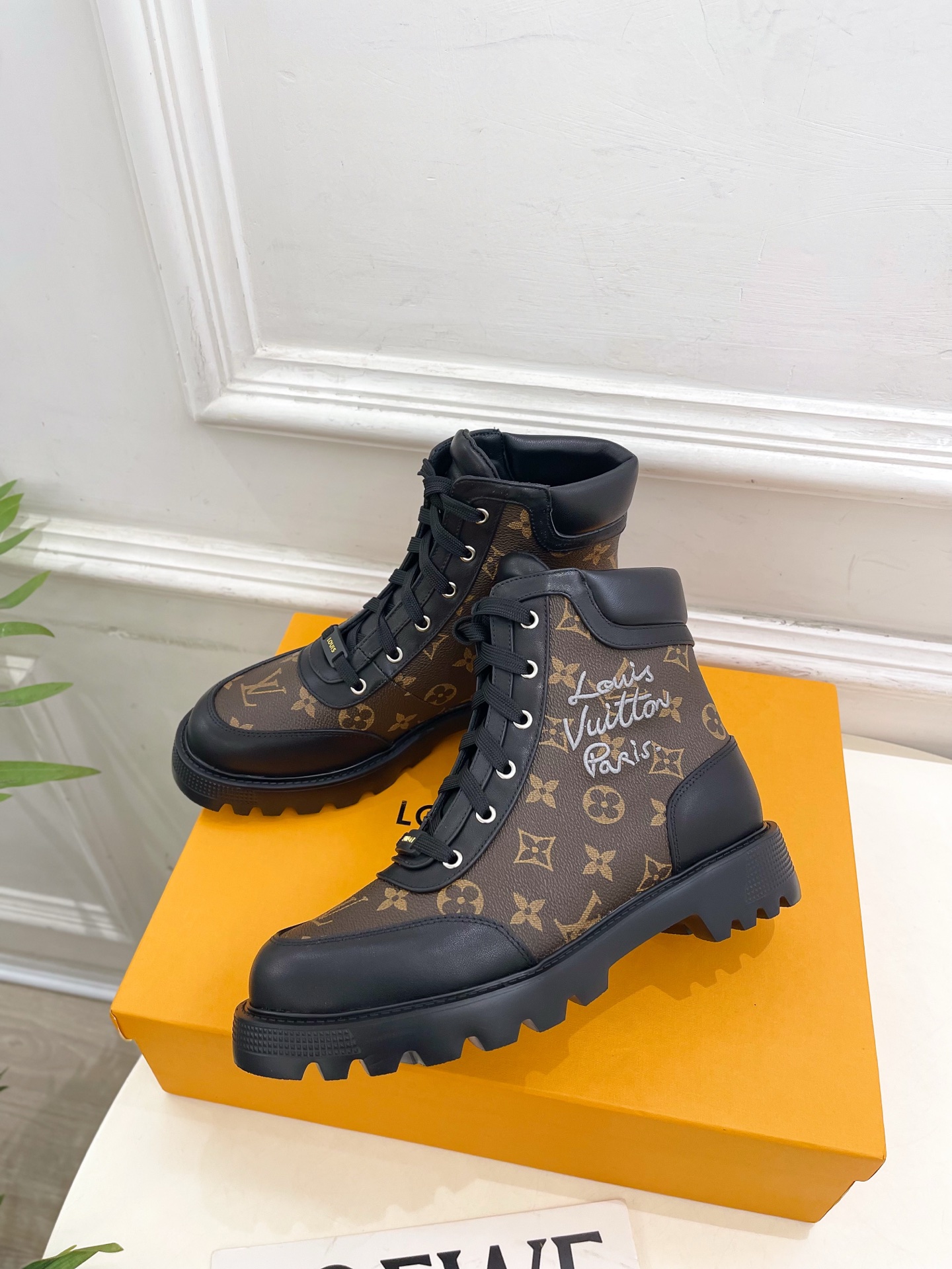 LV | 路易威登 25𝐬𝐬🧡💚2025秋冬新品 顶级版本⚠️专柜主打最新款 经典老花系带马丁靴短靴 硬