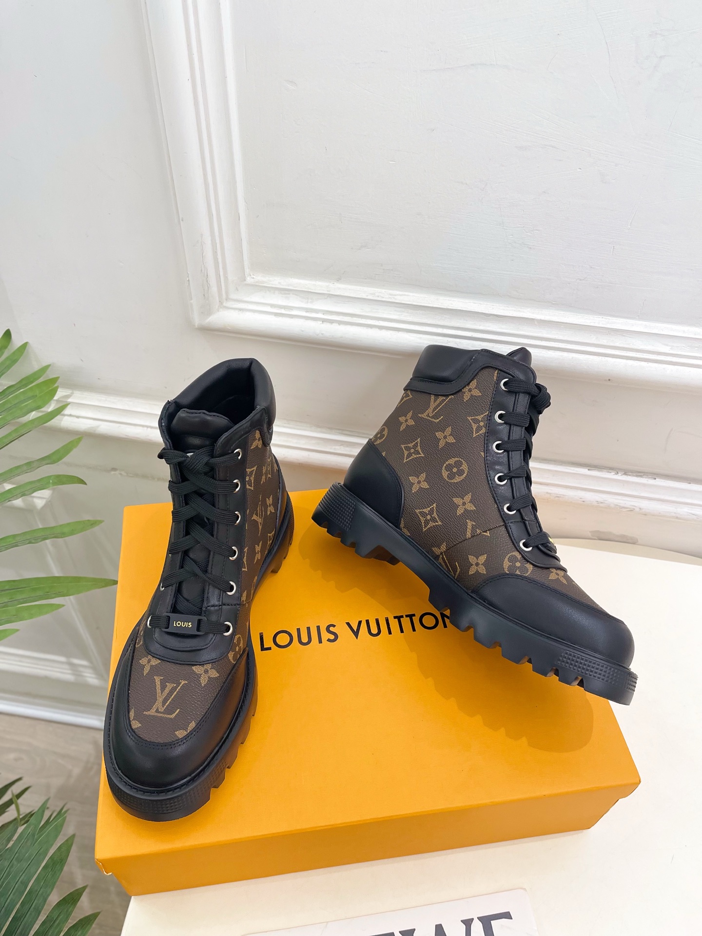 LV | 路易威登 25𝐬𝐬🧡💚2025秋冬新品 顶级版本⚠️专柜主打最新款 经典老花系带马丁靴短靴 硬