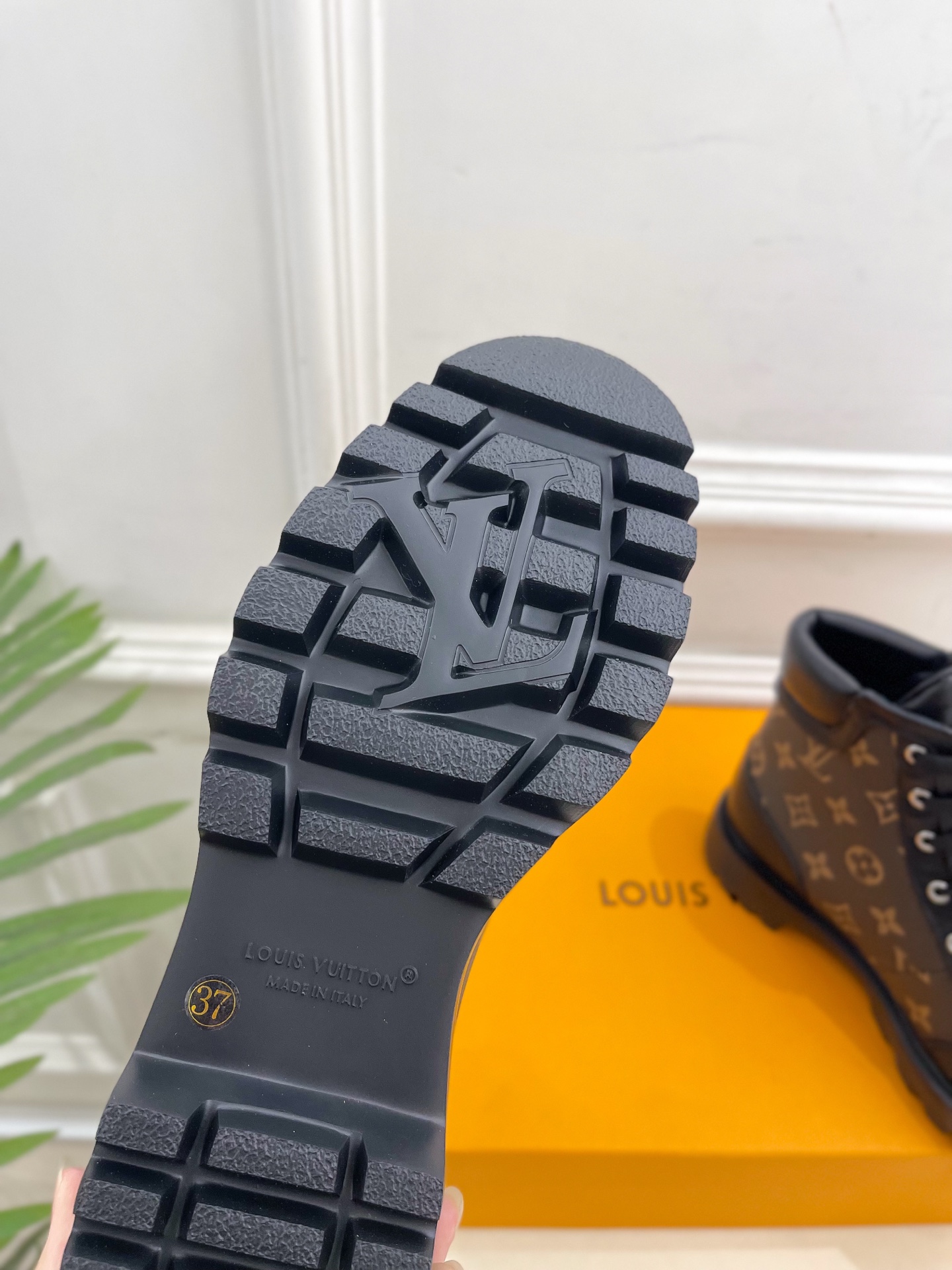 LV | 路易威登 25𝐬𝐬🧡💚2025秋冬新品 顶级版本⚠️专柜主打最新款 经典老花系带马丁靴短靴 硬