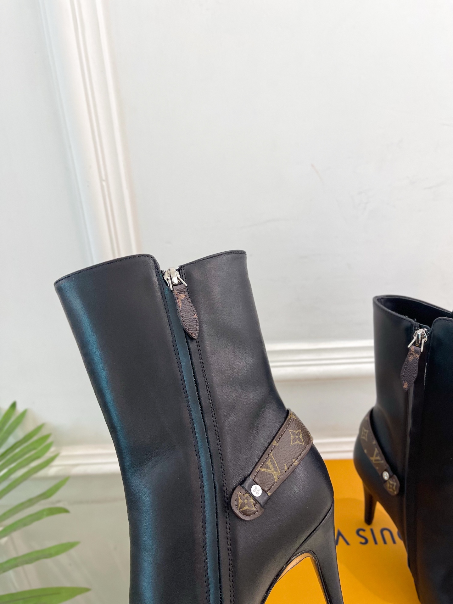 LV | 路易威登 25𝐬𝐬🧡💚2025秋冬新品 顶级版本⚠️专柜主打最新款 LEGACY 及踝靴尖头高