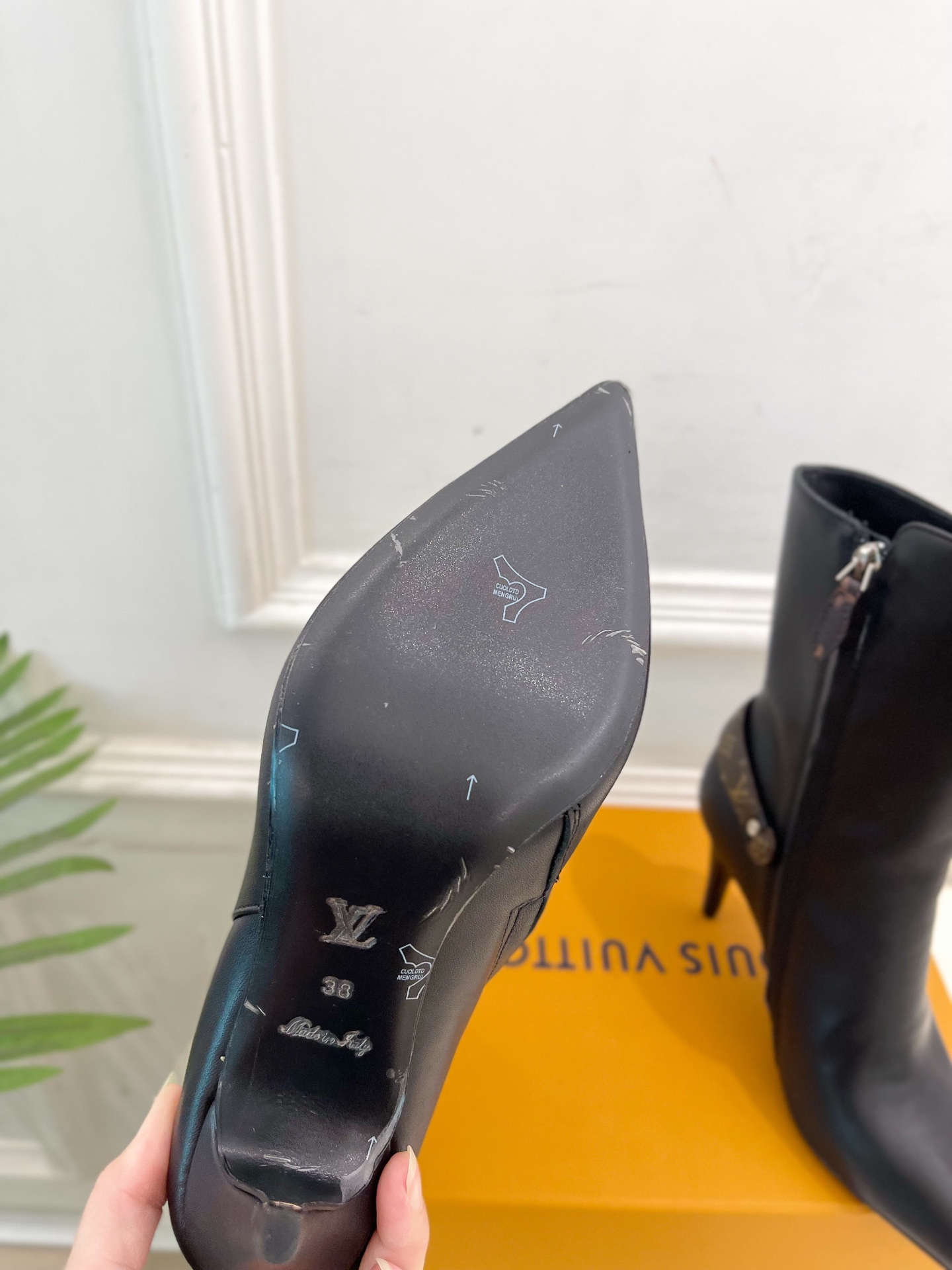 LV | 路易威登 25𝐬𝐬🧡💚2025秋冬新品 顶级版本⚠️专柜主打最新款 LEGACY 及踝靴尖头高