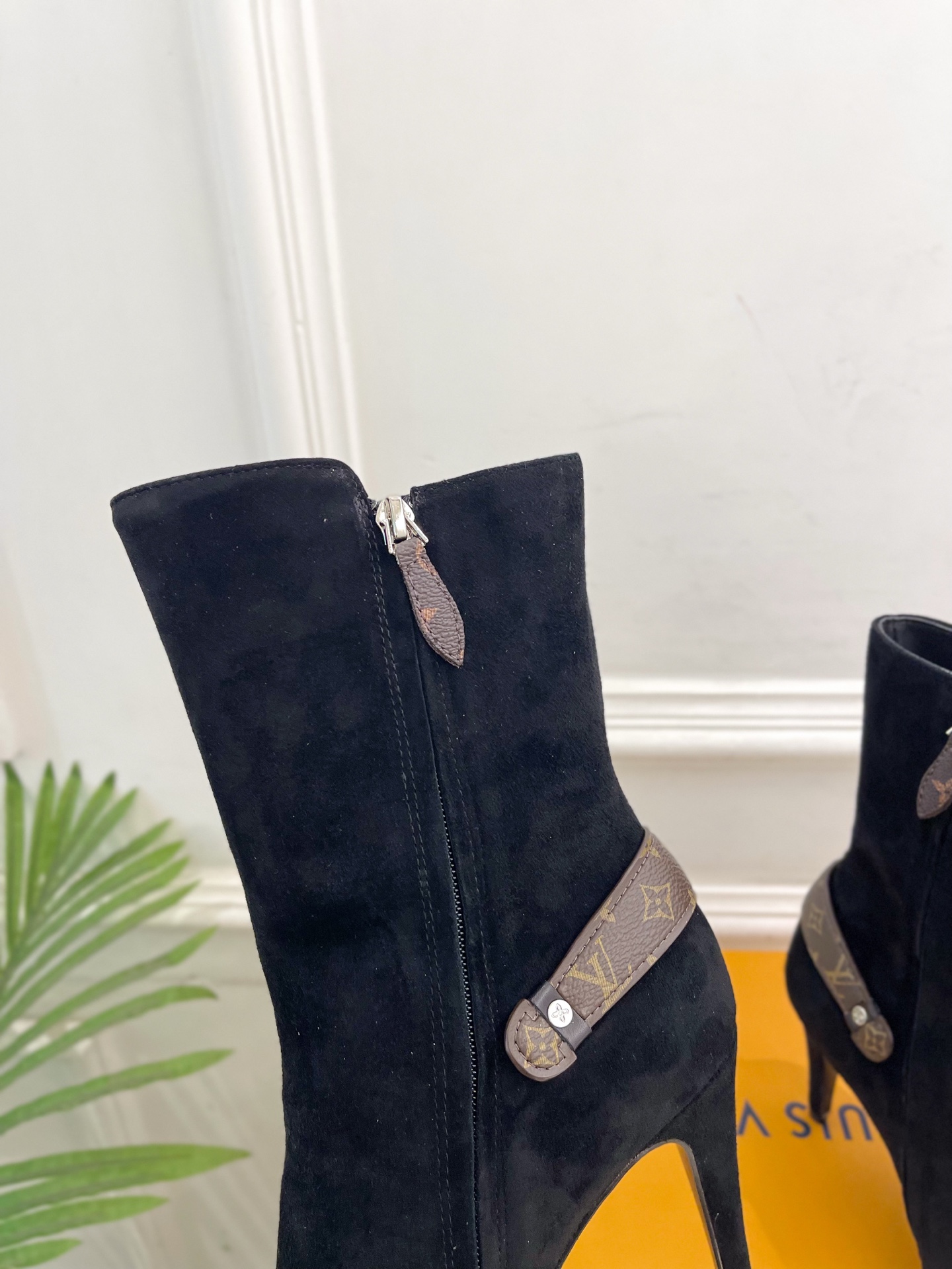 LV | 路易威登 25𝐬𝐬🧡💚2025秋冬新品 顶级版本⚠️专柜主打最新款 LEGACY 及踝靴尖头高