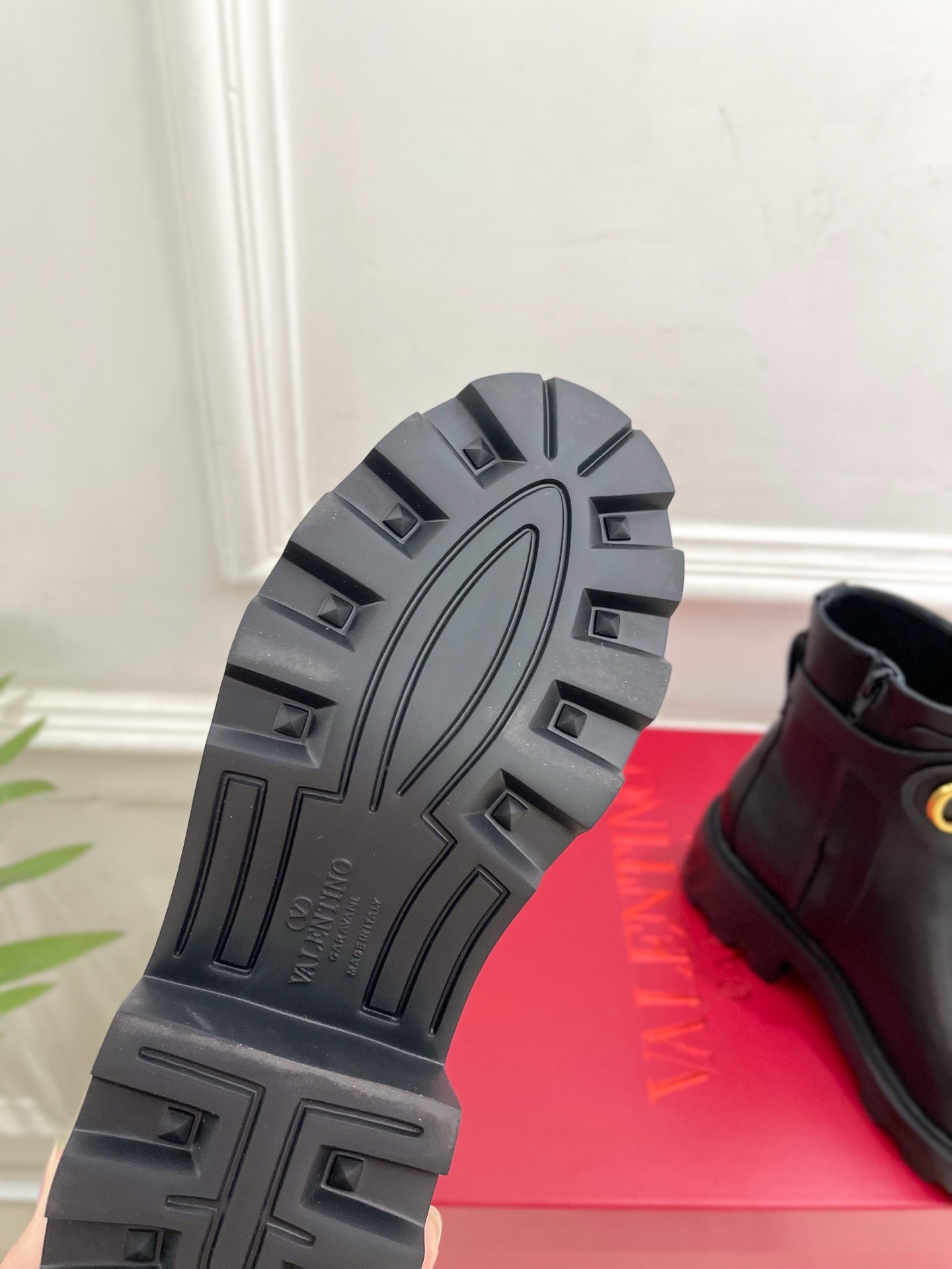 Valentino 华伦天奴2025秋冬新品VLOGO SIGNATURE 小牛皮短靴☑️———————