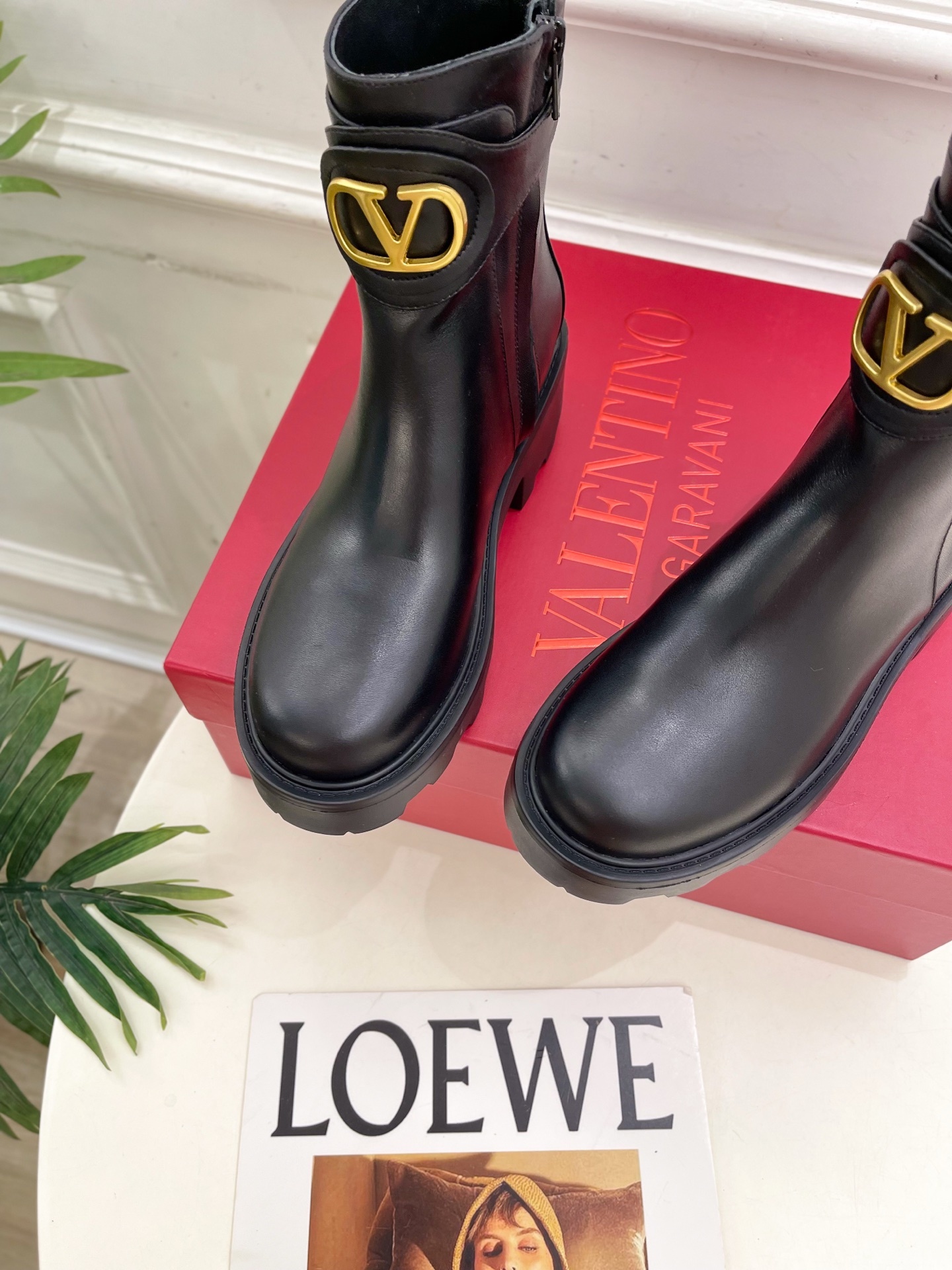 Valentino 华伦天奴2025秋冬新品VLOGO SIGNATURE 小牛皮短靴☑️———————